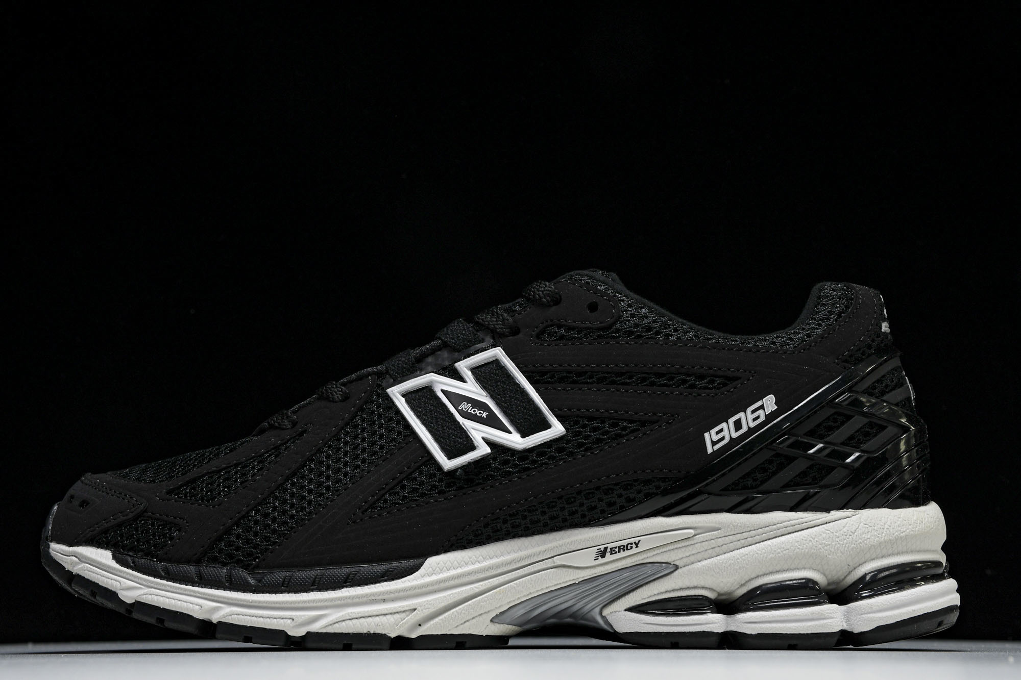 New Balance 1906系列复古老爹风休闲运动慢跑鞋 M1906RFB #YZ010#鞋款灵感源