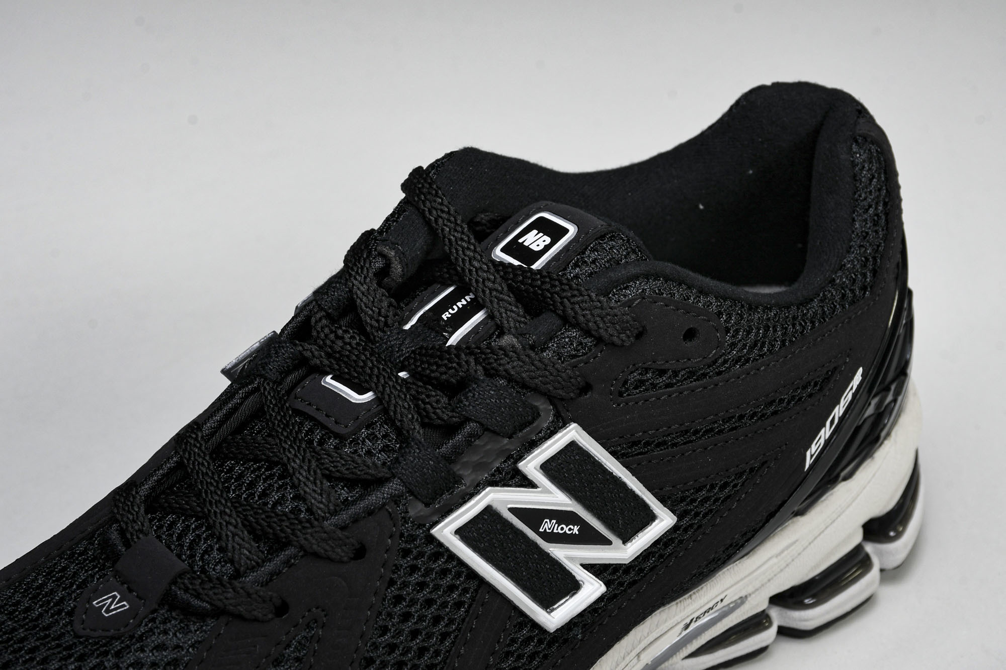 New Balance 1906系列复古老爹风休闲运动慢跑鞋 M1906RFB #YZ010#鞋款灵感源