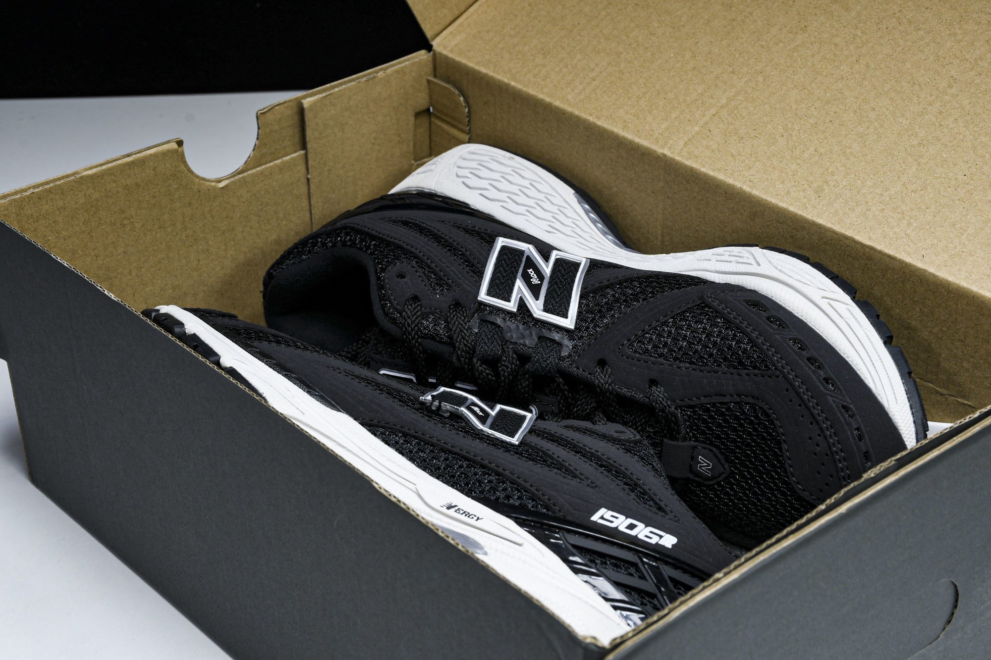 New Balance 1906系列复古老爹风休闲运动慢跑鞋 M1906RFB #YZ010#鞋款灵感源