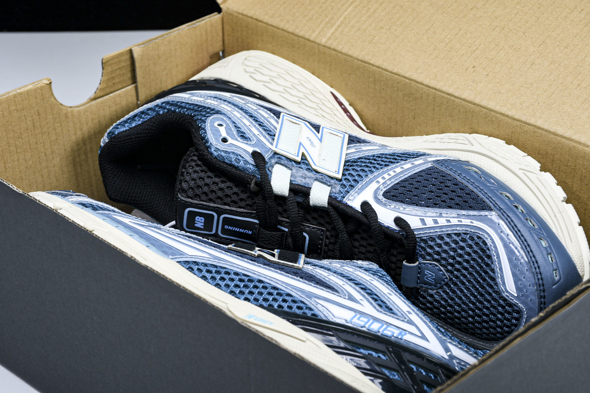 New Balance 1906系列复古老爹风休闲运动慢跑鞋 M1906RFP #YZ010#鞋款灵感源
