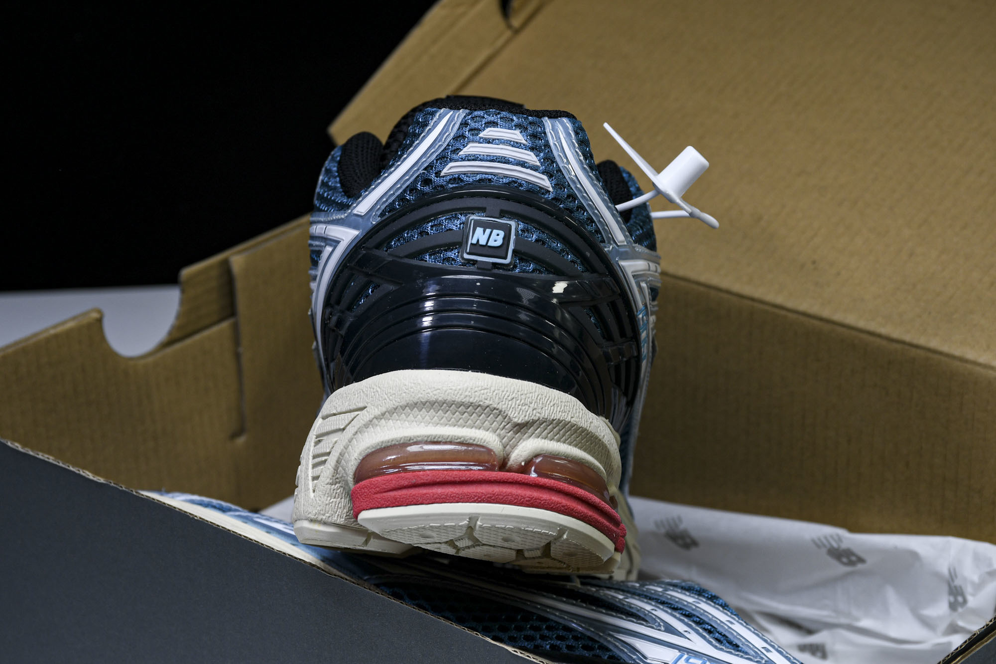 New Balance 1906系列复古老爹风休闲运动慢跑鞋 M1906RFP #YZ010#鞋款灵感源