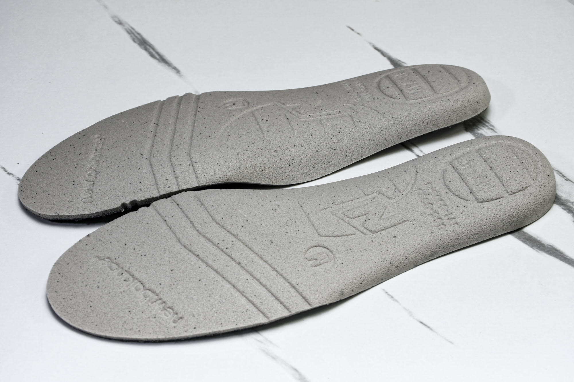 New Balance 1906系列复古老爹风休闲运动慢跑鞋 M1906RJB #YZ010#鞋款灵感源