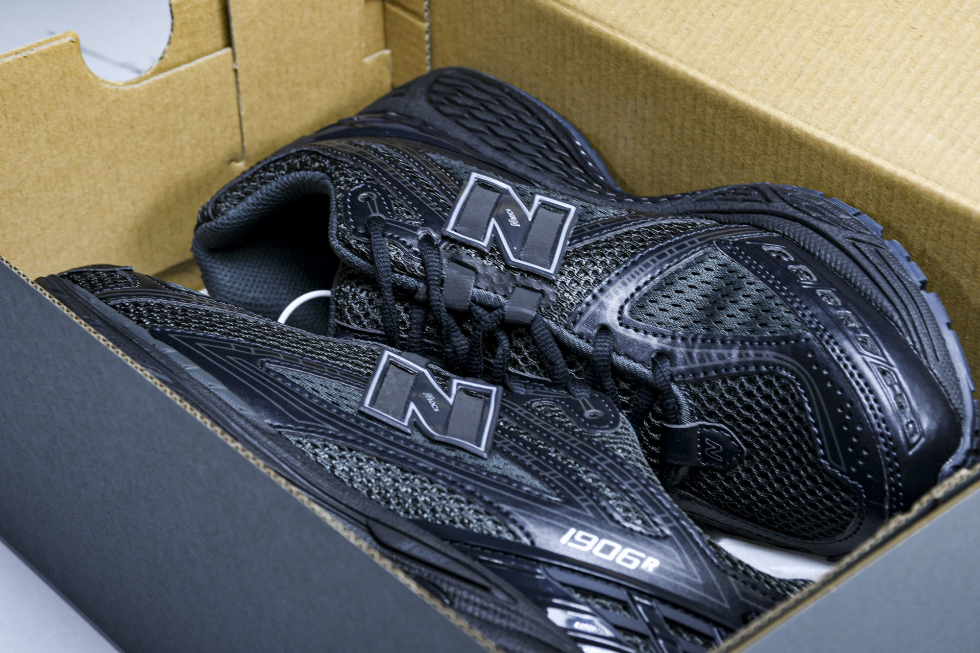New Balance 1906系列复古老爹风休闲运动慢跑鞋 M1906RJB #YZ010#鞋款灵感源