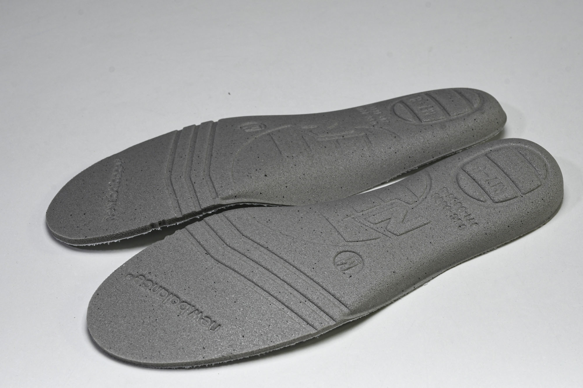 New Balance 1906系列复古老爹风休闲运动慢跑鞋 M1906RJM #YZ010#鞋款灵感源