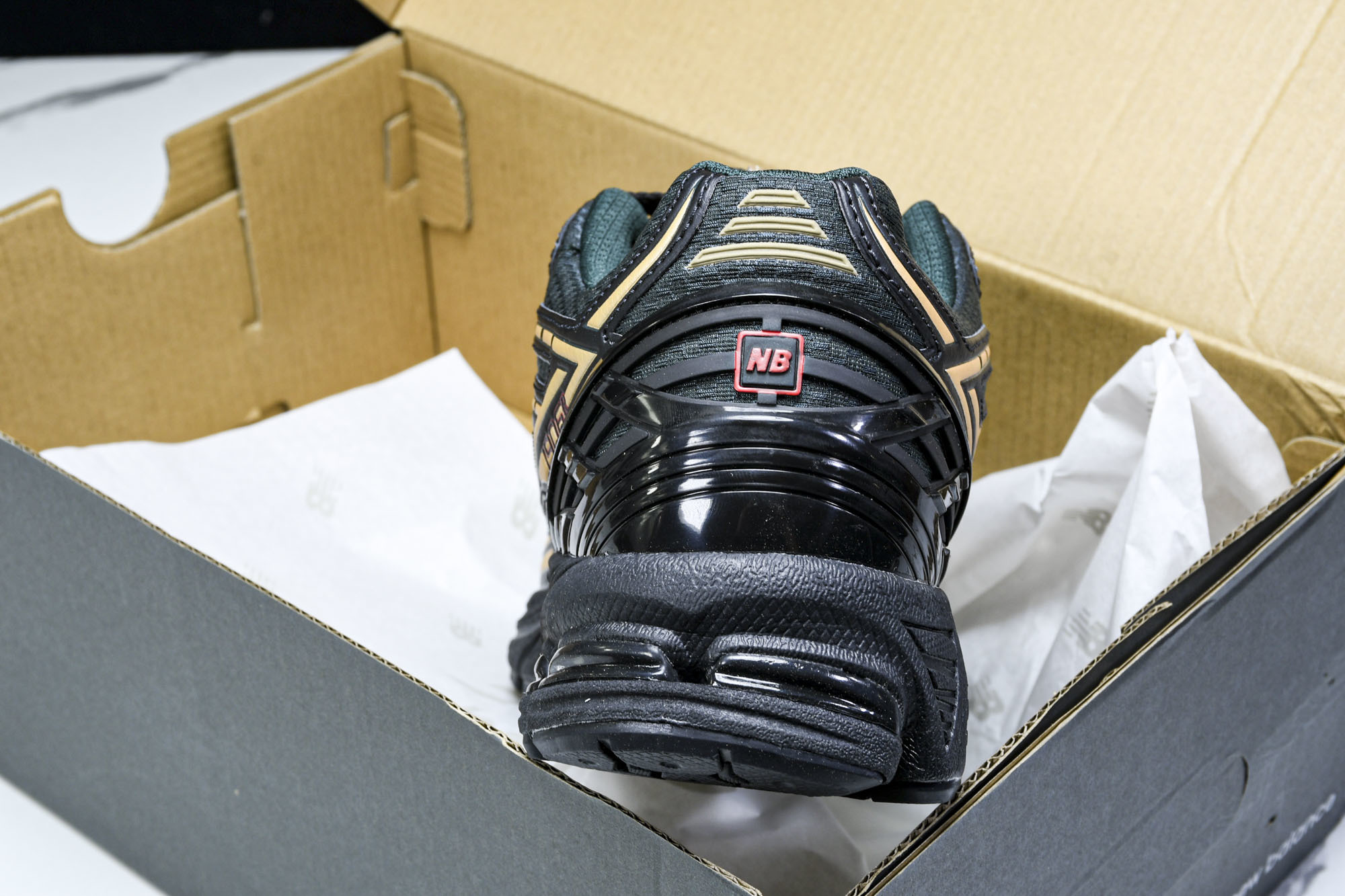 New Balance 1906系列复古老爹风休闲运动慢跑鞋 M1906RKS #YZ010#鞋款灵感源