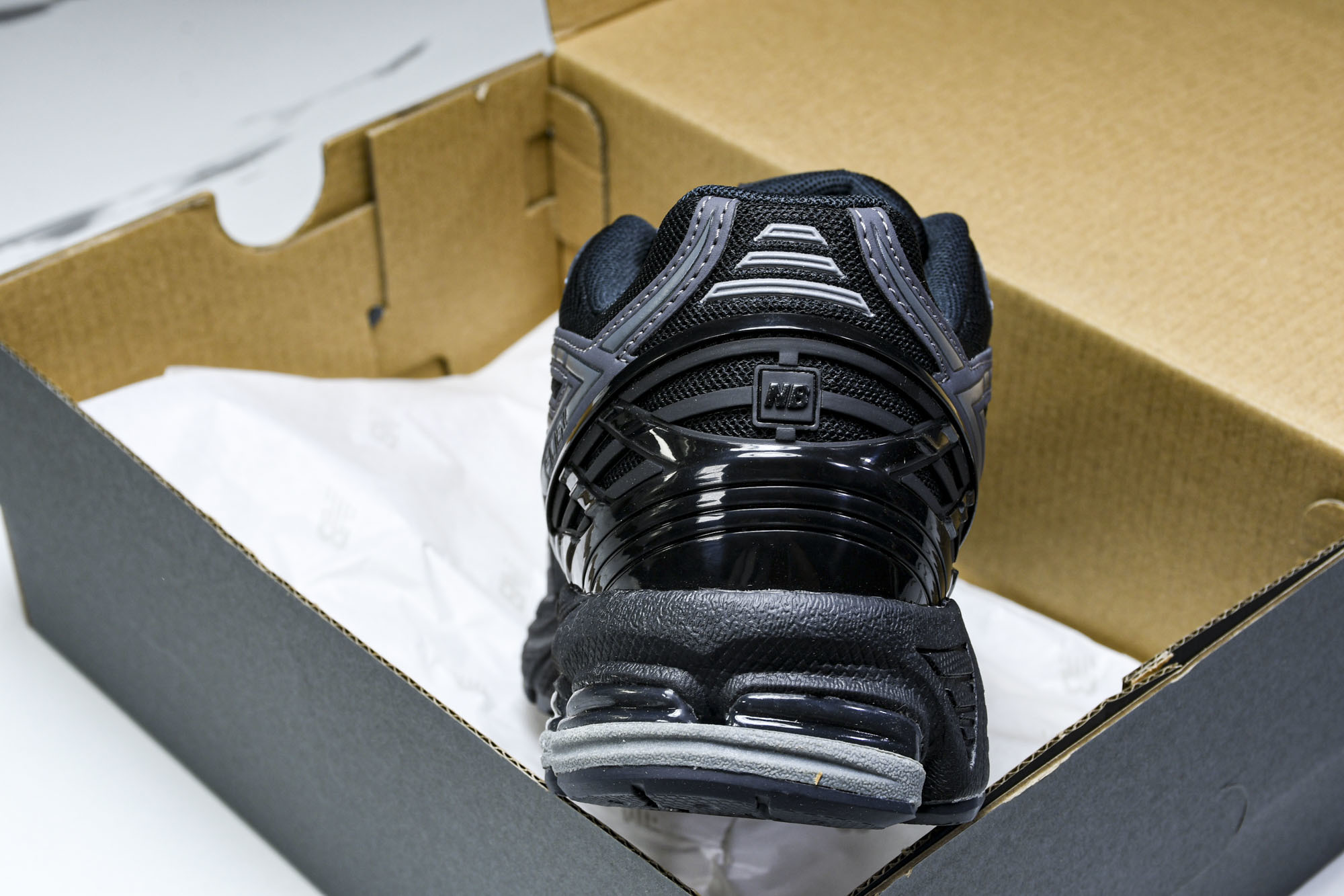 New Balance 1906系列复古老爹风休闲运动慢跑鞋 M1906RLB #YZ010#鞋款灵感源