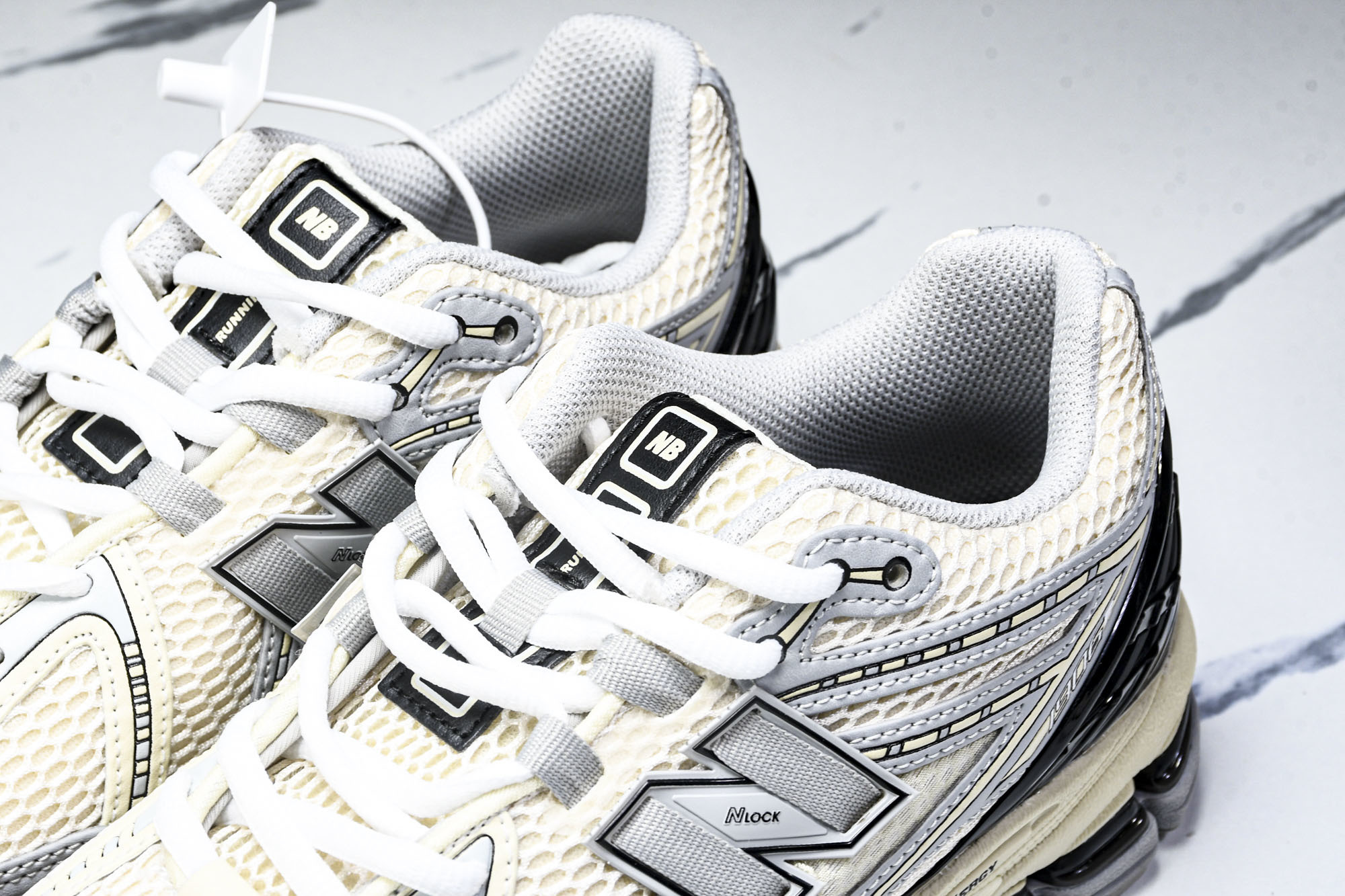 New Balance 1906系列复古老爹风休闲运动慢跑鞋 M1906RLZ #YZ010#鞋款灵感源