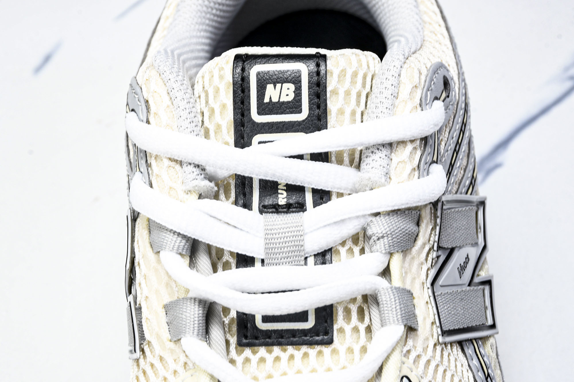 New Balance 1906系列复古老爹风休闲运动慢跑鞋 M1906RLZ #YZ010#鞋款灵感源