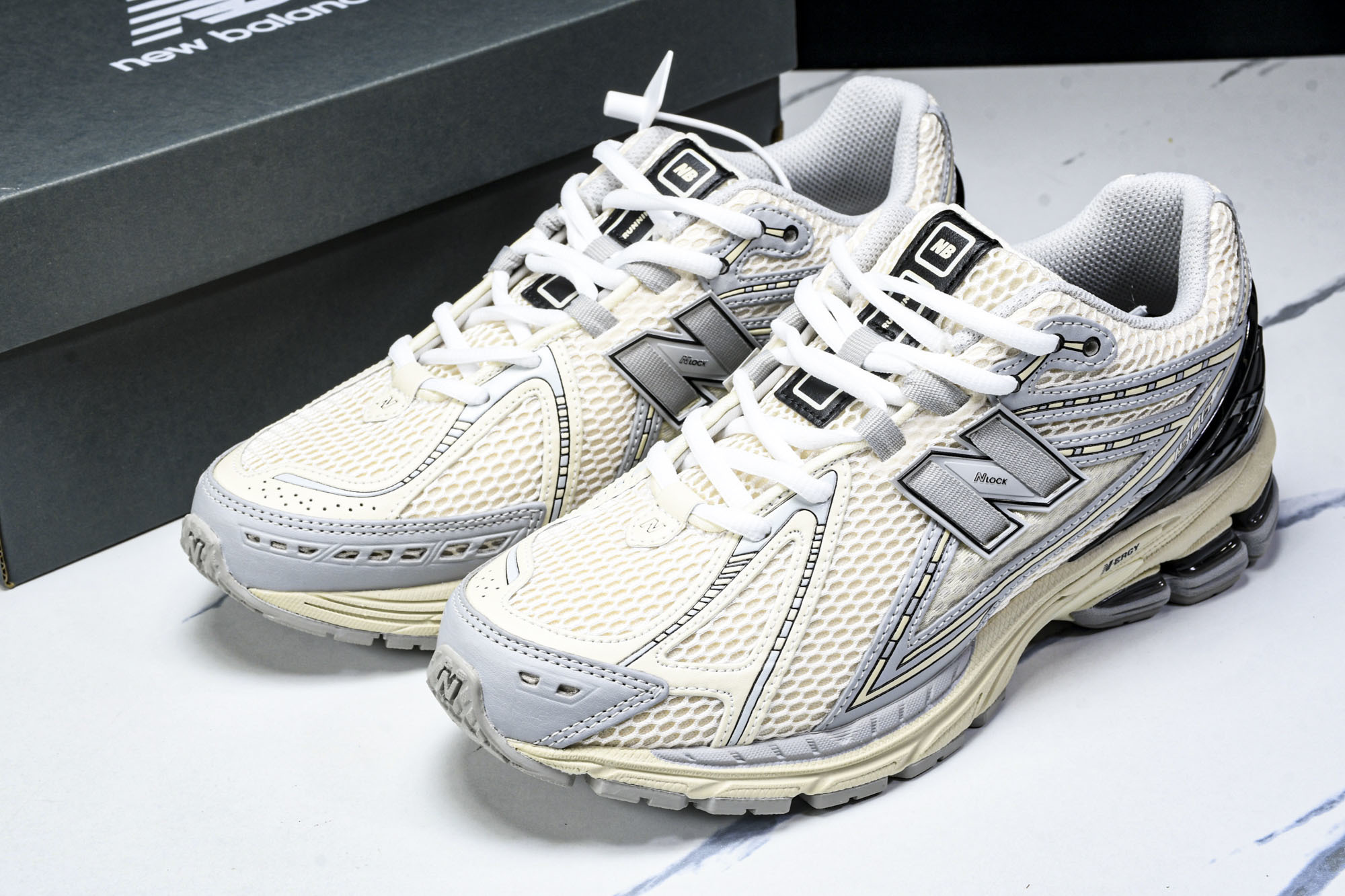 New Balance 1906系列复古老爹风休闲运动慢跑鞋 M1906RLZ #YZ010#鞋款灵感源