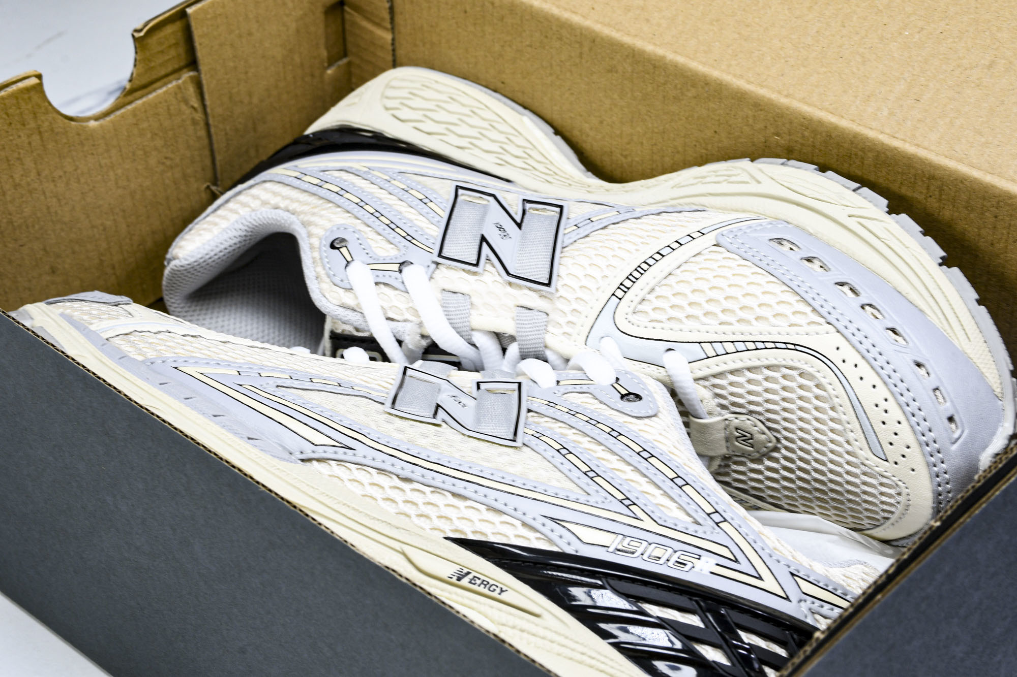 New Balance 1906系列复古老爹风休闲运动慢跑鞋 M1906RLZ #YZ010#鞋款灵感源