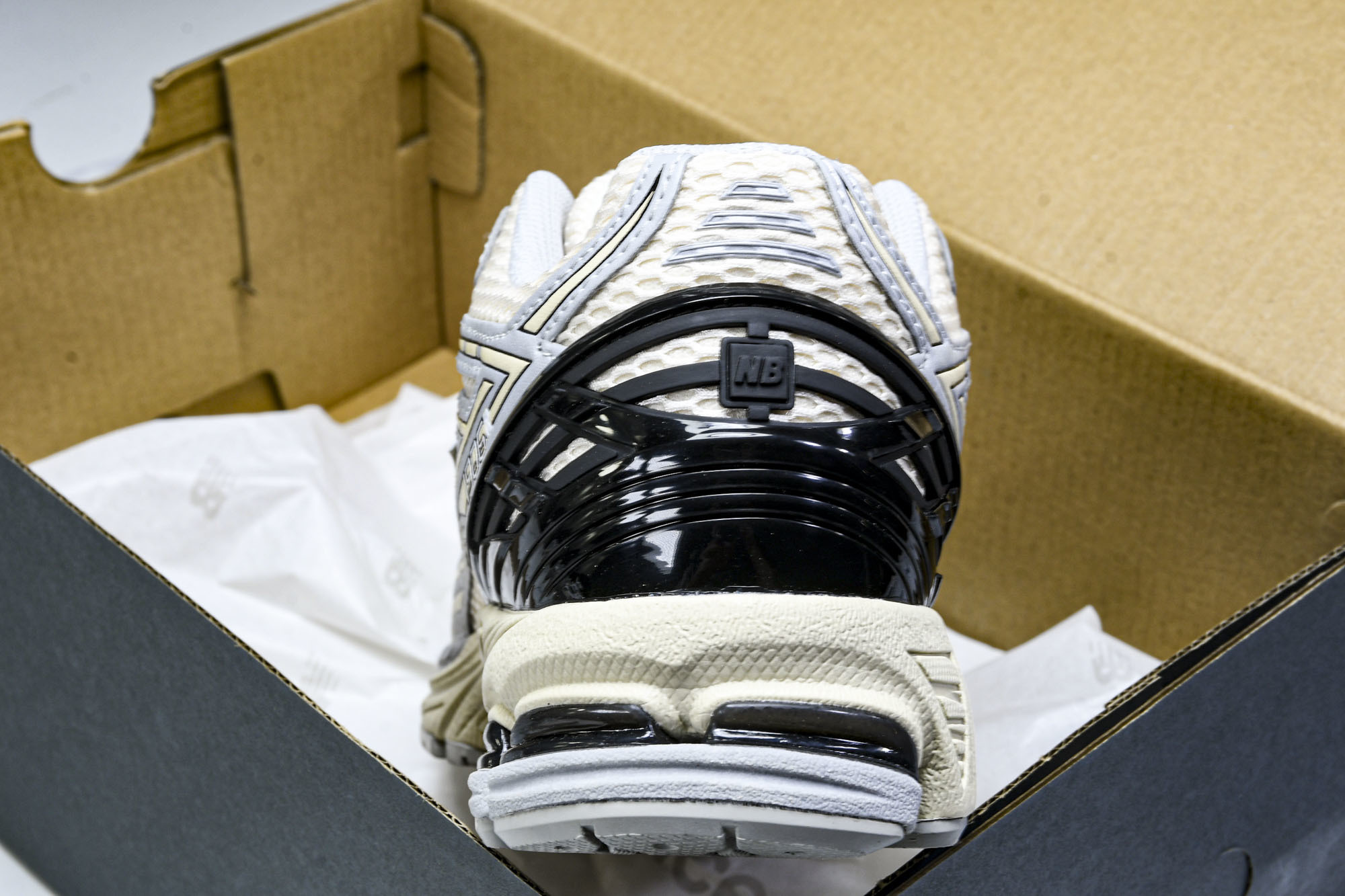 New Balance 1906系列复古老爹风休闲运动慢跑鞋 M1906RLZ #YZ010#鞋款灵感源