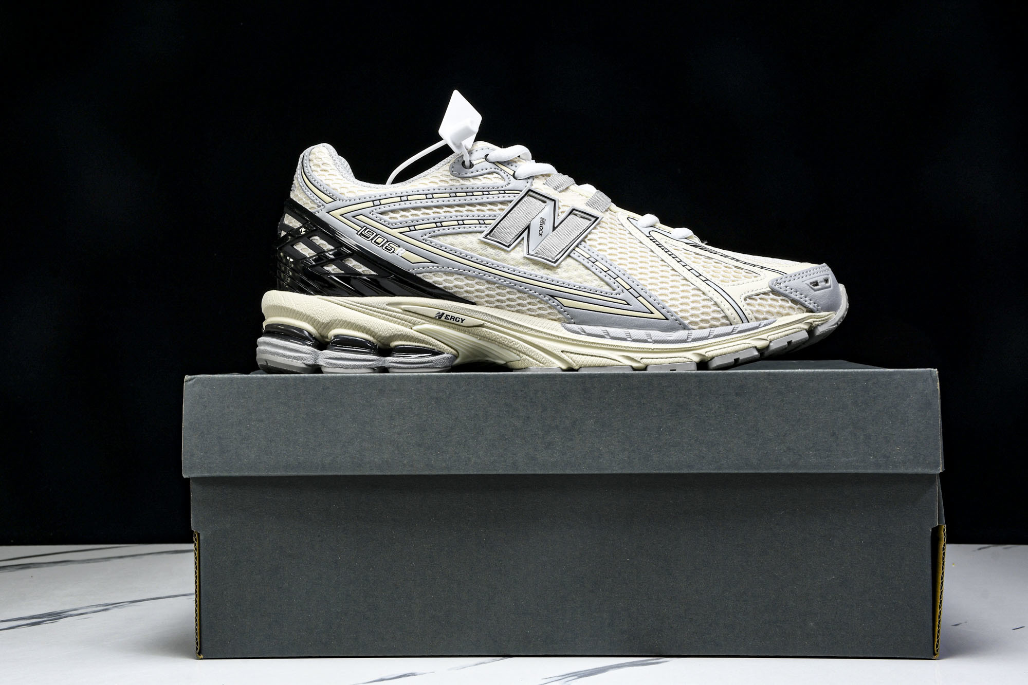 New Balance 1906系列复古老爹风休闲运动慢跑鞋 M1906RLZ #YZ010#鞋款灵感源