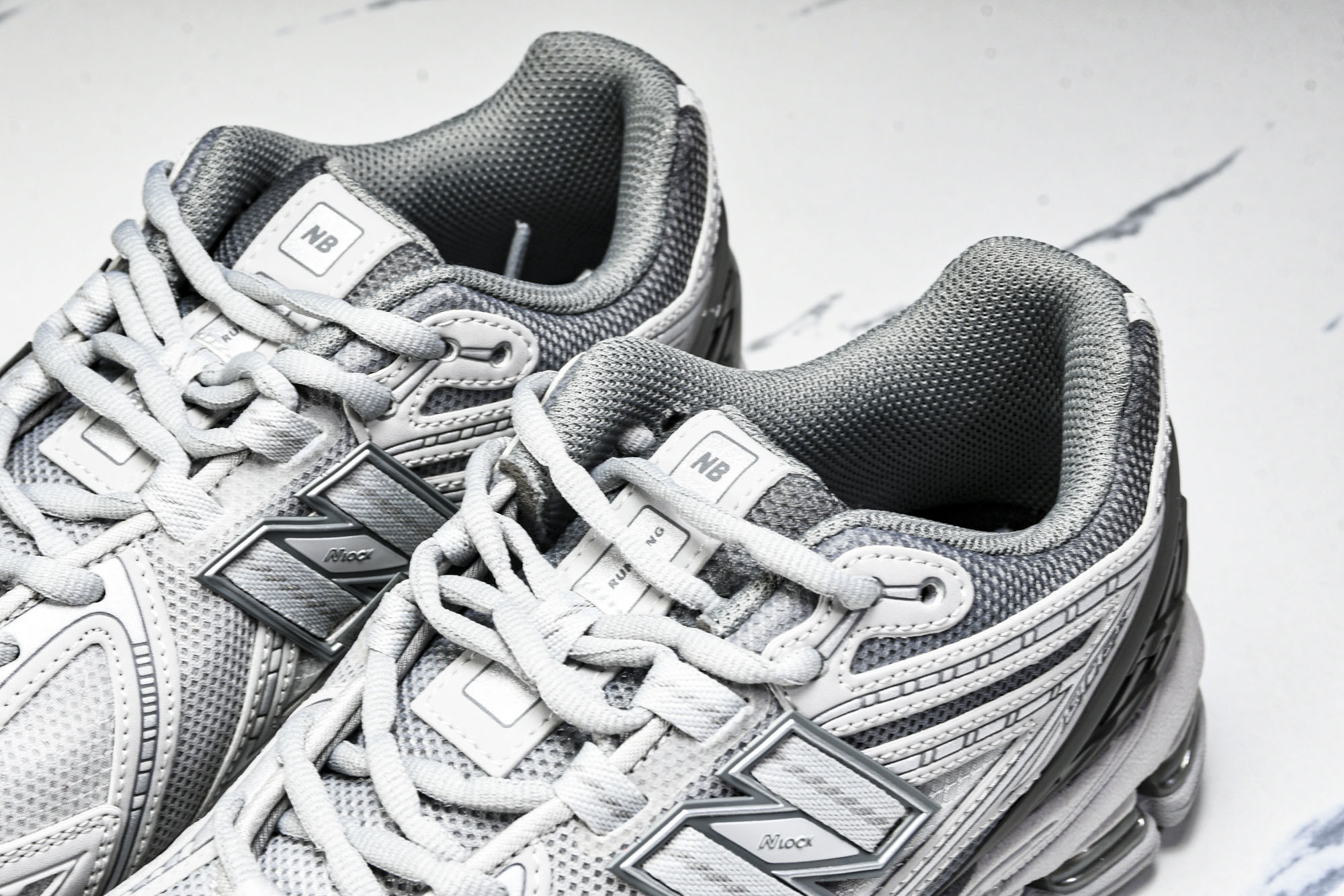 New Balance 1906系列复古老爹风休闲运动慢跑鞋 M1906RNY #YZ01036 37 