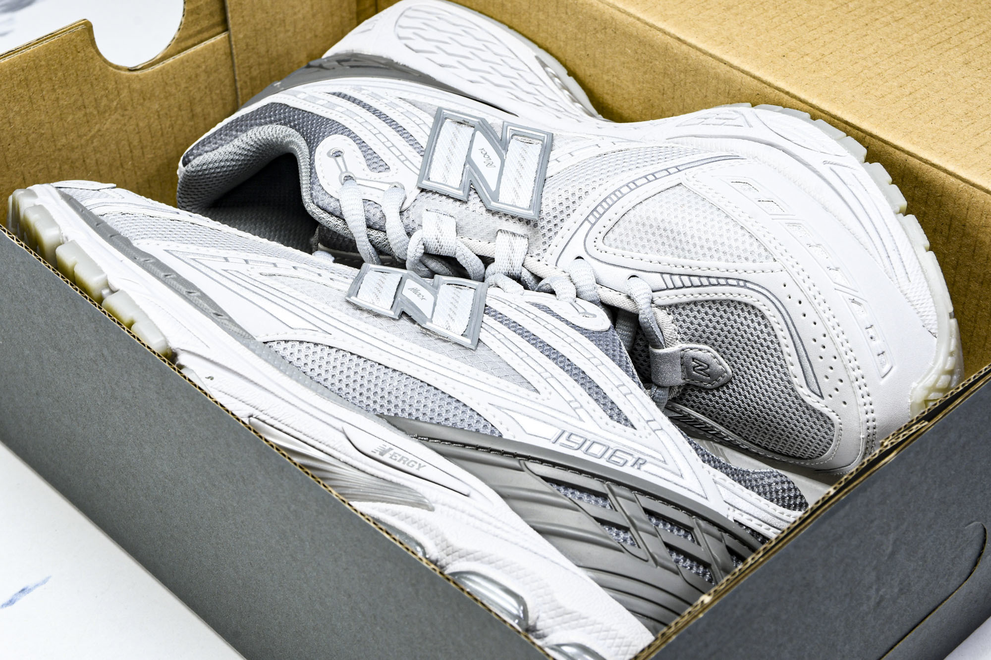 New Balance 1906系列复古老爹风休闲运动慢跑鞋 M1906RNY #YZ01036 37 