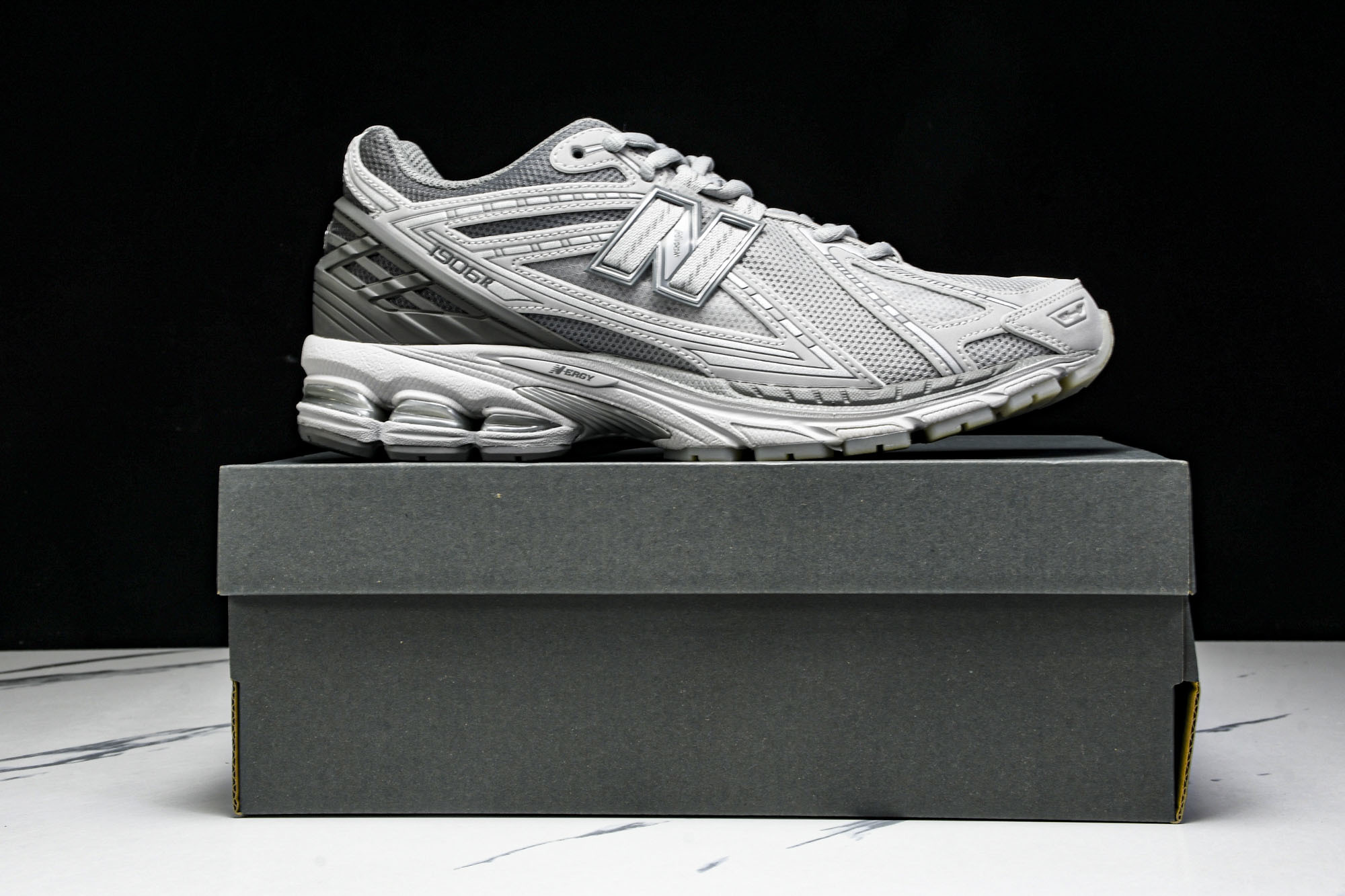 New Balance 1906系列复古老爹风休闲运动慢跑鞋 M1906RNY #YZ01036 37 
