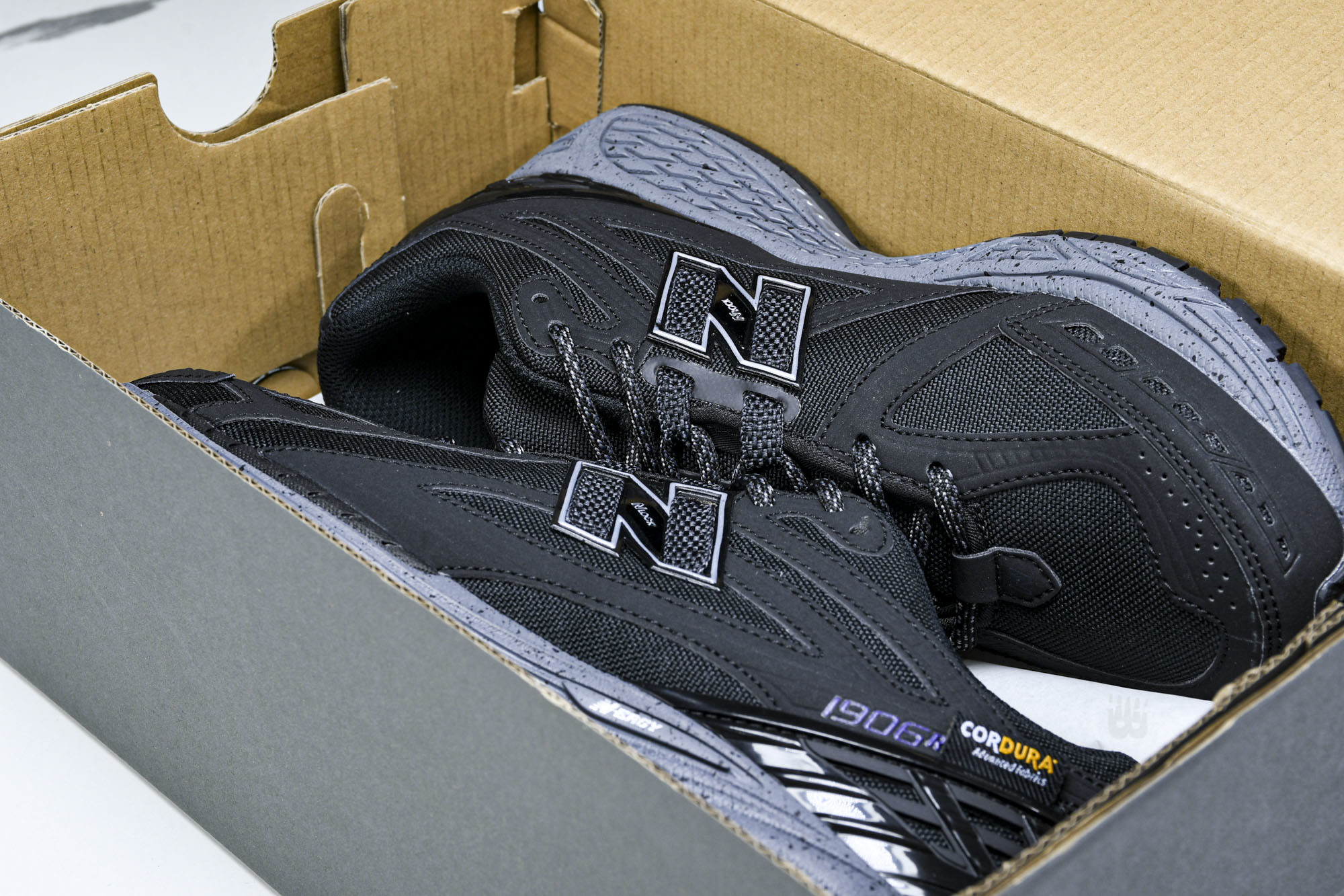New Balance 1906系列复古老爹风休闲运动慢跑鞋 M1906ROC #YZ010#鞋款灵感源