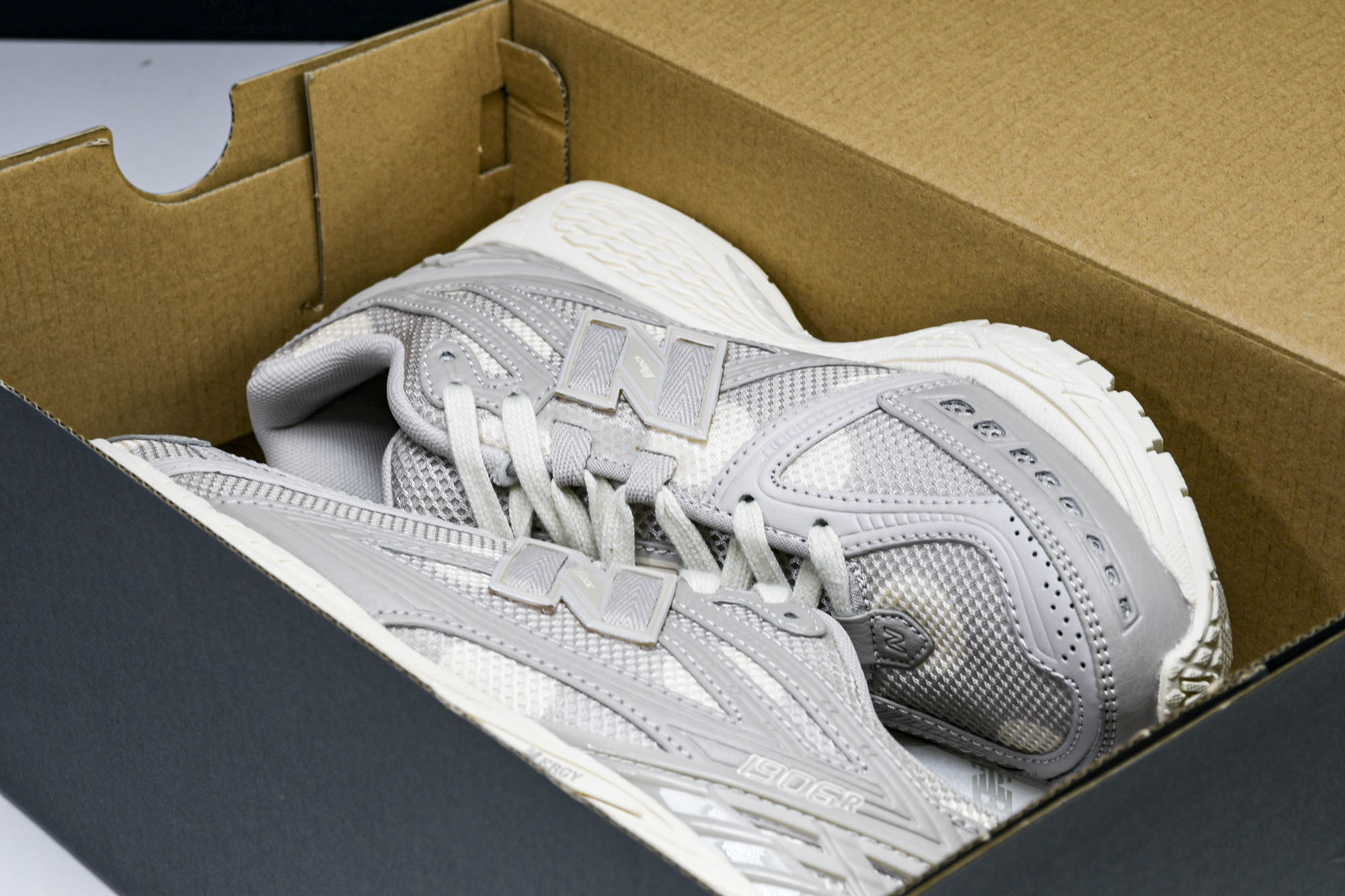 New Balance 1906系列复古老爹风休闲运动慢跑鞋 M1906RPA #YZ010#鞋款灵感源