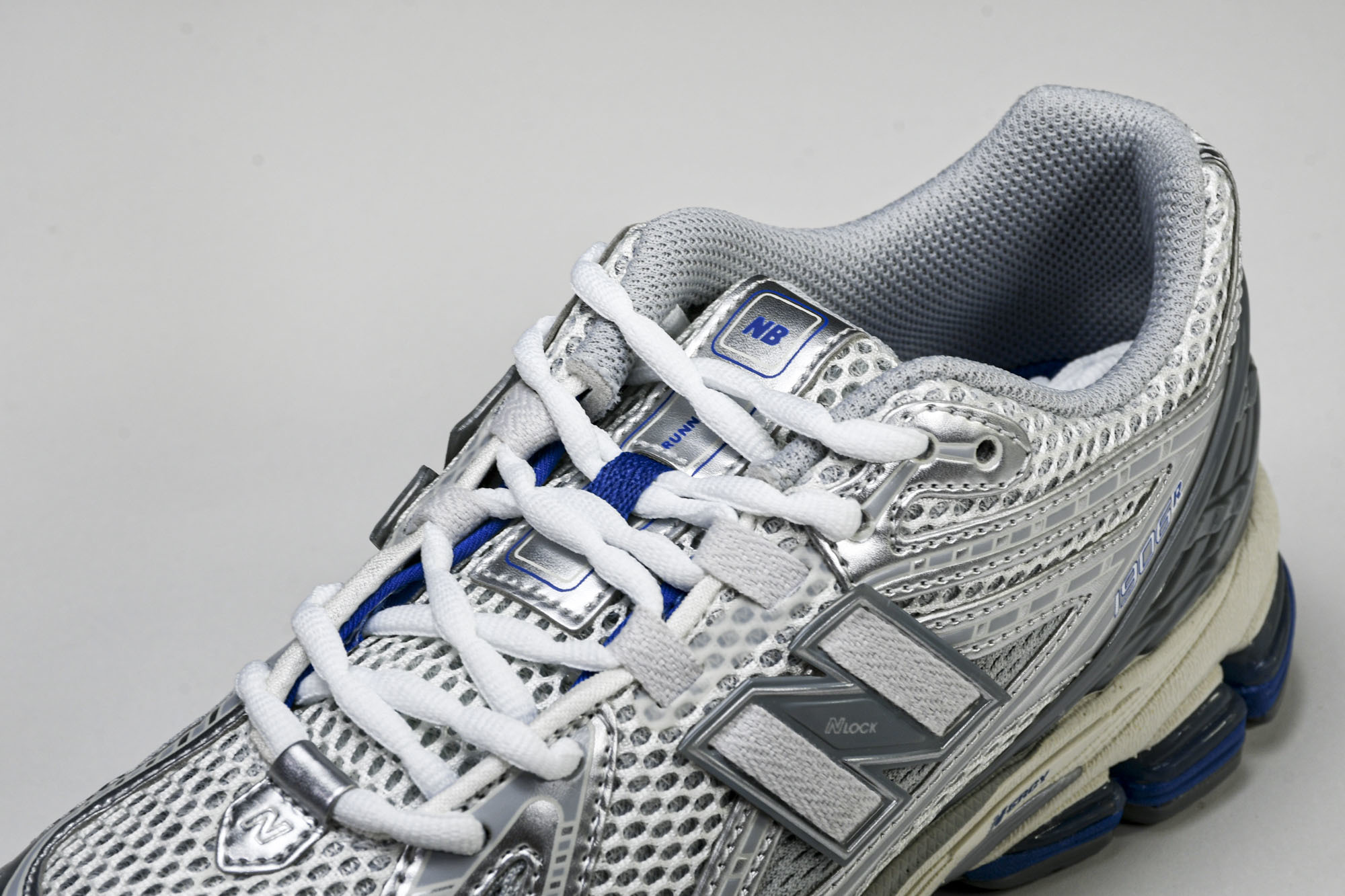 New Balance 1906系列复古老爹风休闲运动慢跑鞋 M1906RQA #YZ010#鞋款灵感源