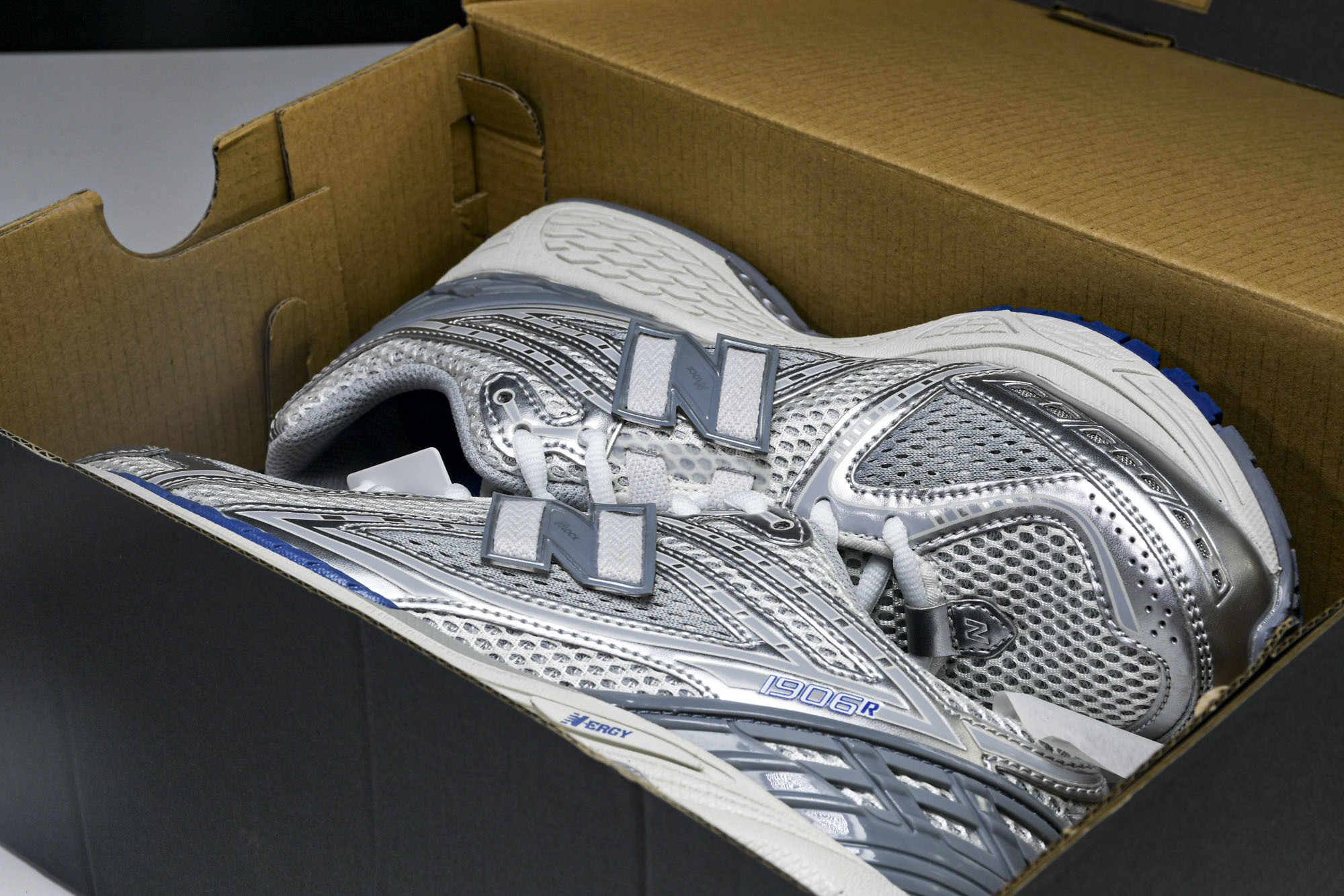 New Balance 1906系列复古老爹风休闲运动慢跑鞋 M1906RQA #YZ010#鞋款灵感源
