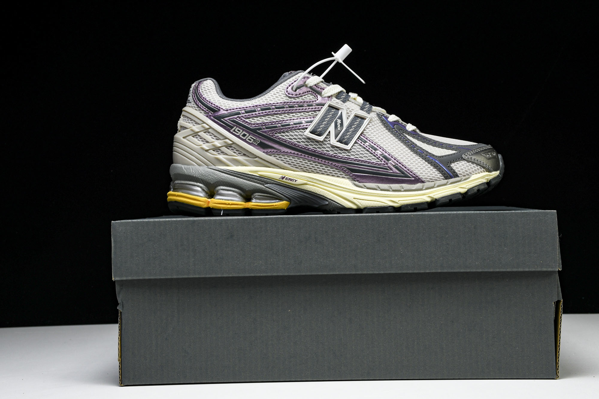 New Balance 1906系列复古老爹风休闲运动慢跑鞋 M1906RRA #YZ010#鞋款灵感源