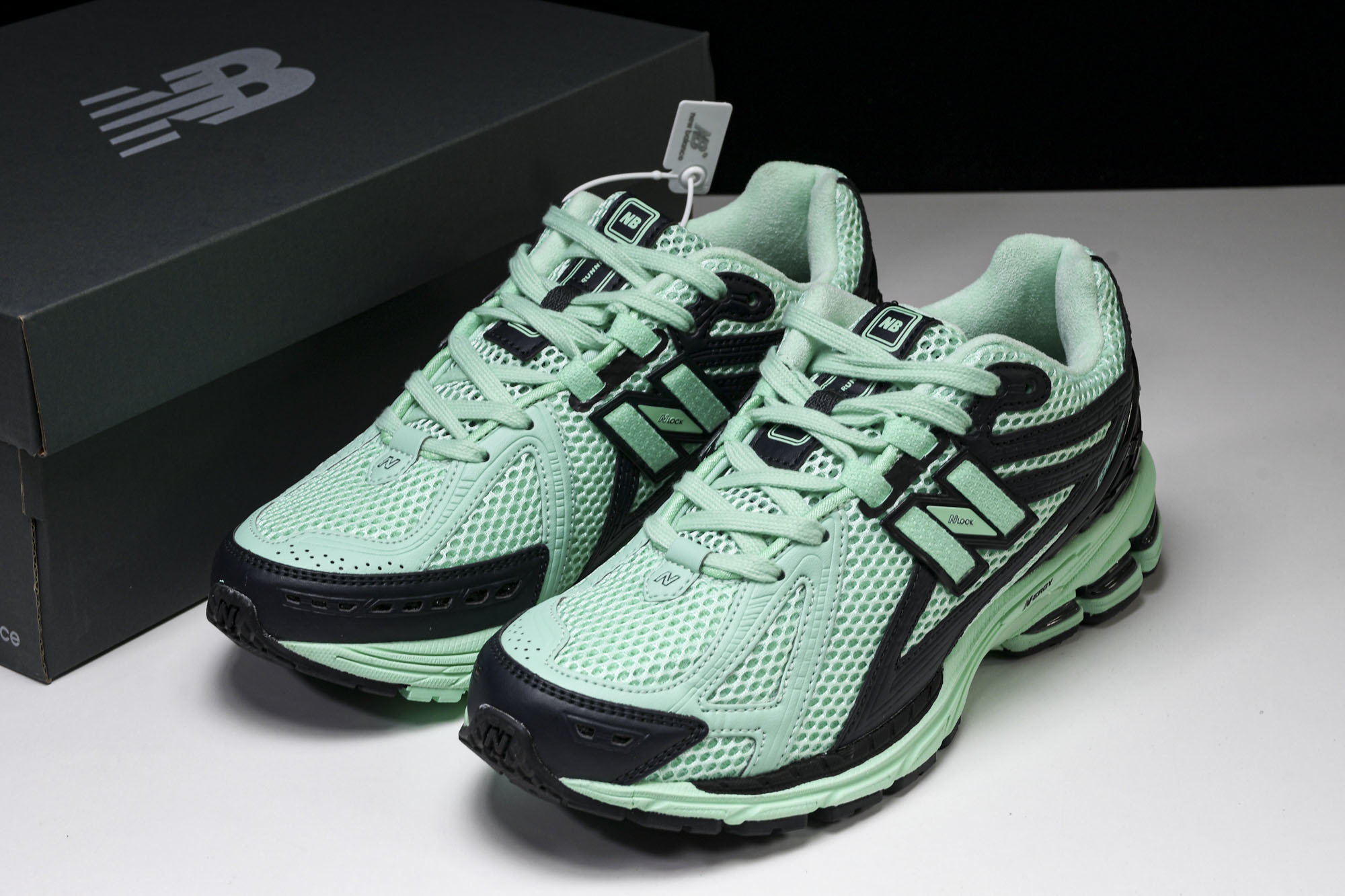 New Balance 1906系列复古老爹风休闲运动慢跑鞋 M1906RSB #YZ010#鞋款灵感源