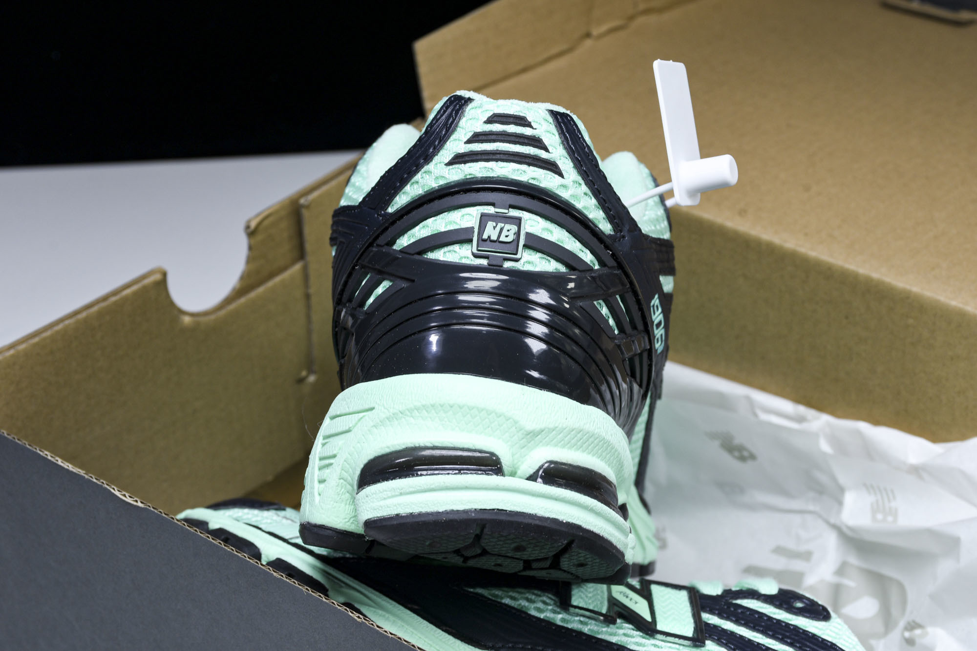 New Balance 1906系列复古老爹风休闲运动慢跑鞋 M1906RSB #YZ010#鞋款灵感源