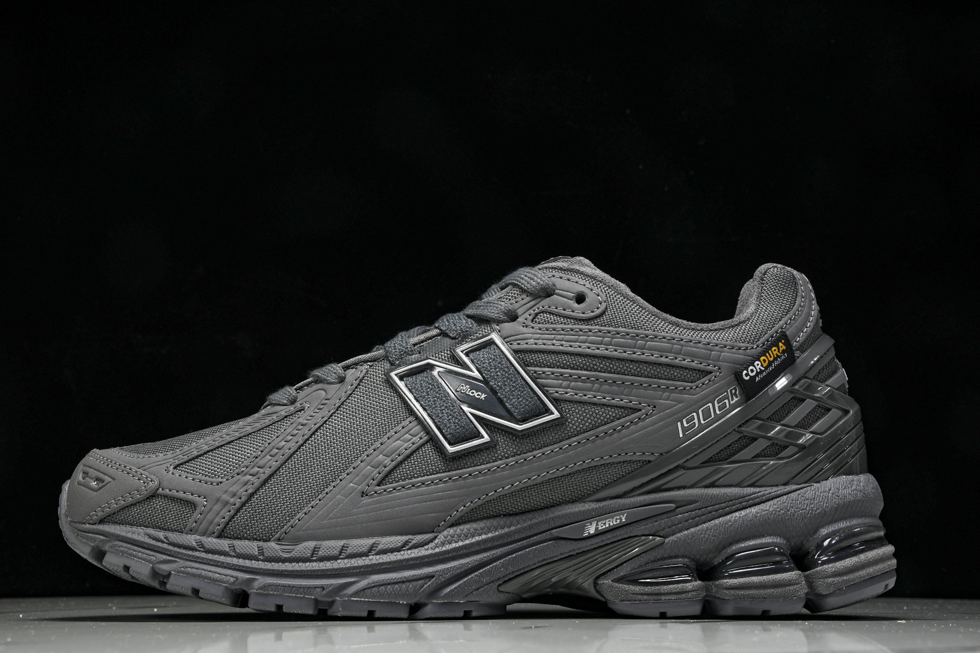 New Balance 1906系列复古老爹风休闲运动慢跑鞋 M1906RU #YZ010#鞋款灵感源自