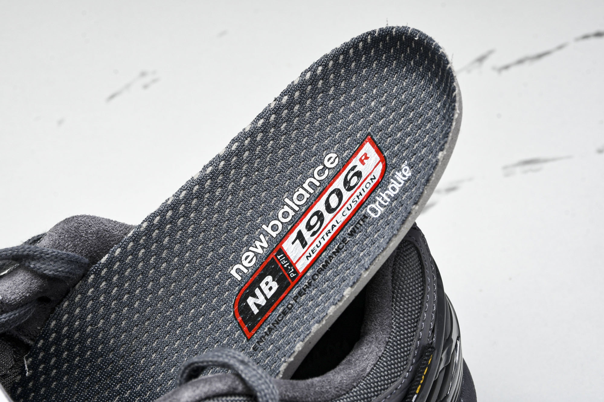New Balance 1906系列复古老爹风休闲运动慢跑鞋 M1906RU #YZ010#鞋款灵感源自