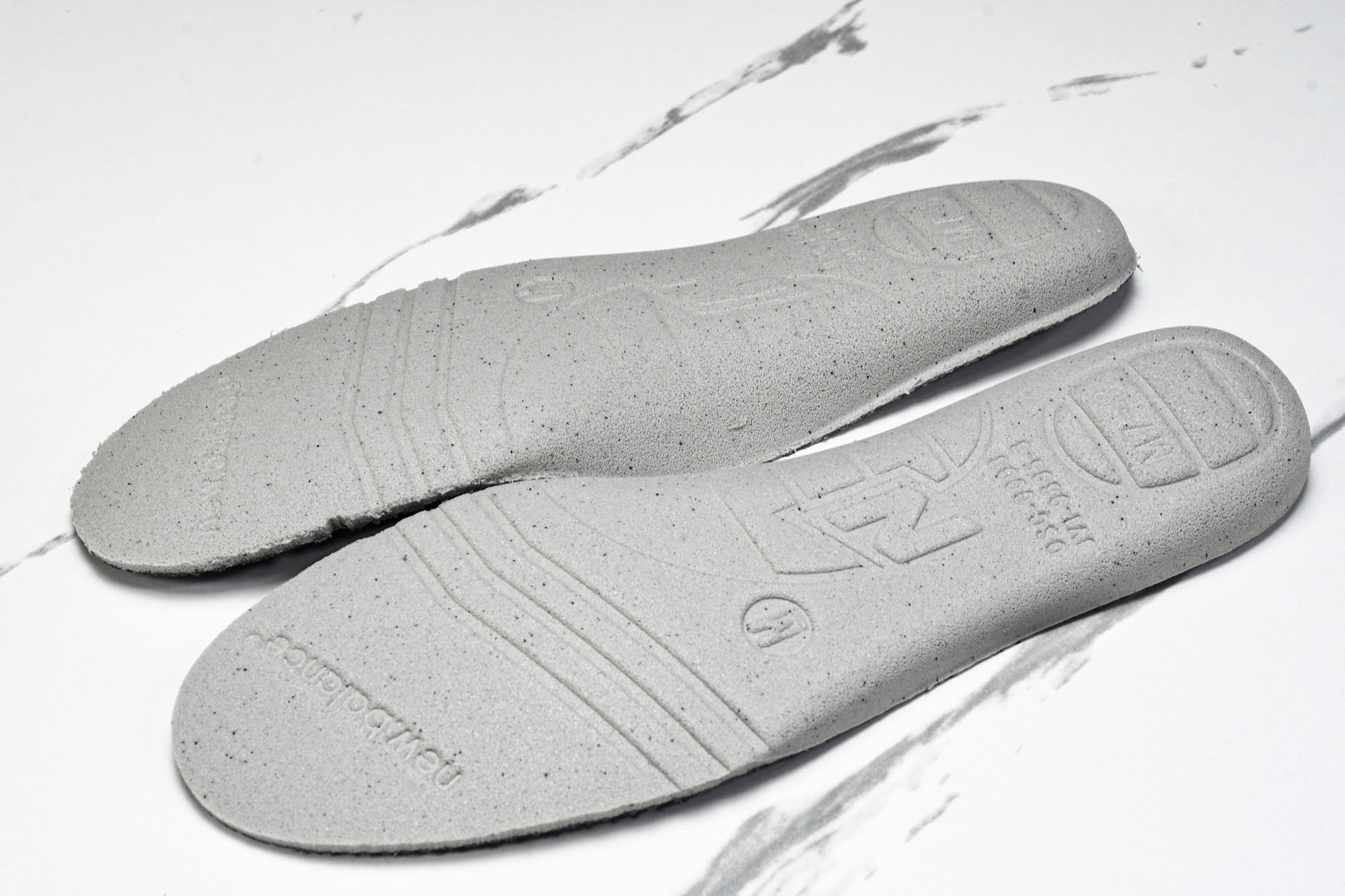 New Balance 1906系列复古老爹风休闲运动慢跑鞋 M1906RU #YZ010#鞋款灵感源自