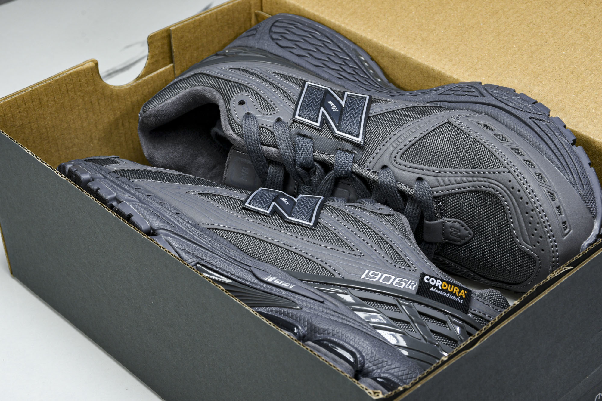 New Balance 1906系列复古老爹风休闲运动慢跑鞋 M1906RU #YZ010#鞋款灵感源自