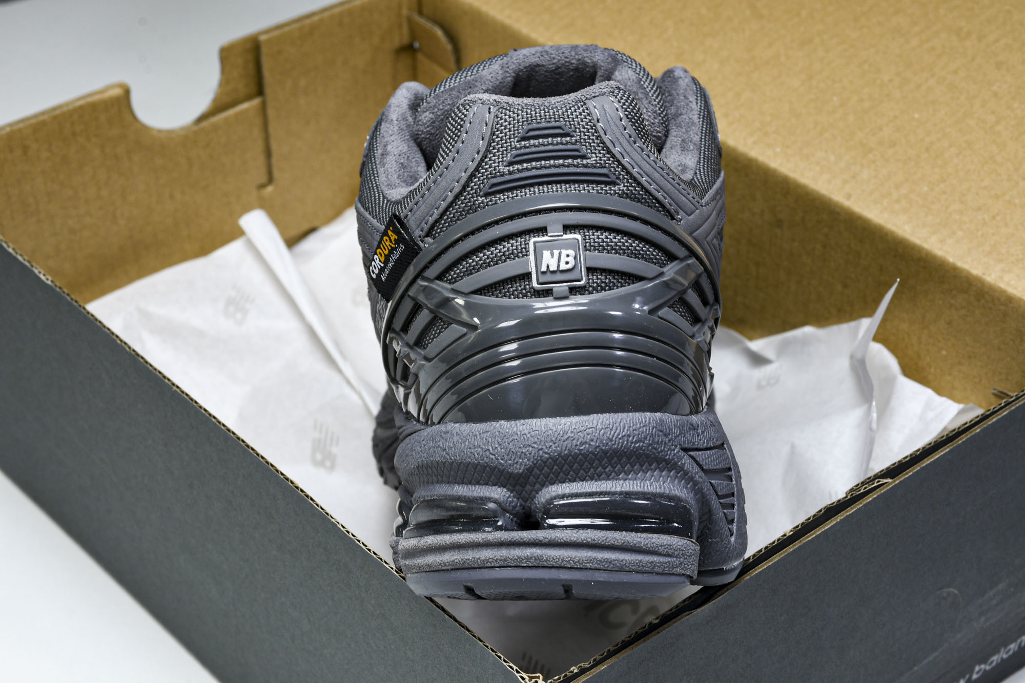 New Balance 1906系列复古老爹风休闲运动慢跑鞋 M1906RU #YZ010#鞋款灵感源自