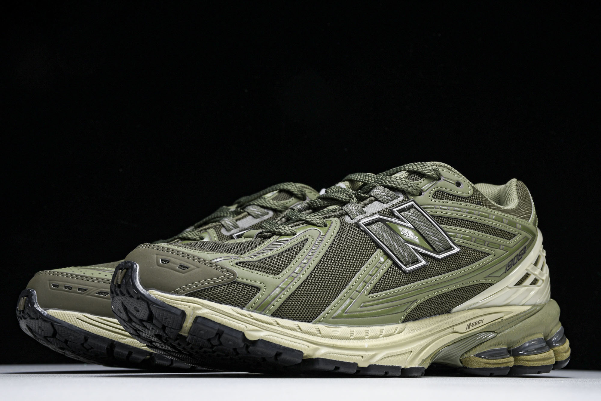 New Balance 1906系列复古老爹风休闲运动慢跑鞋 M1906RWF #YZ010#鞋款灵感源