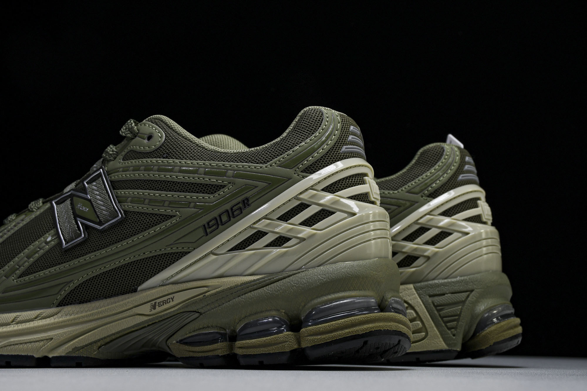 New Balance 1906系列复古老爹风休闲运动慢跑鞋 M1906RWF #YZ010#鞋款灵感源