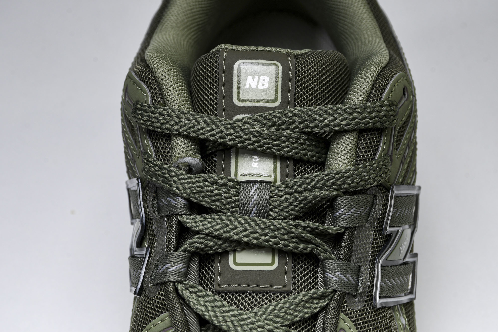 New Balance 1906系列复古老爹风休闲运动慢跑鞋 M1906RWF #YZ010#鞋款灵感源