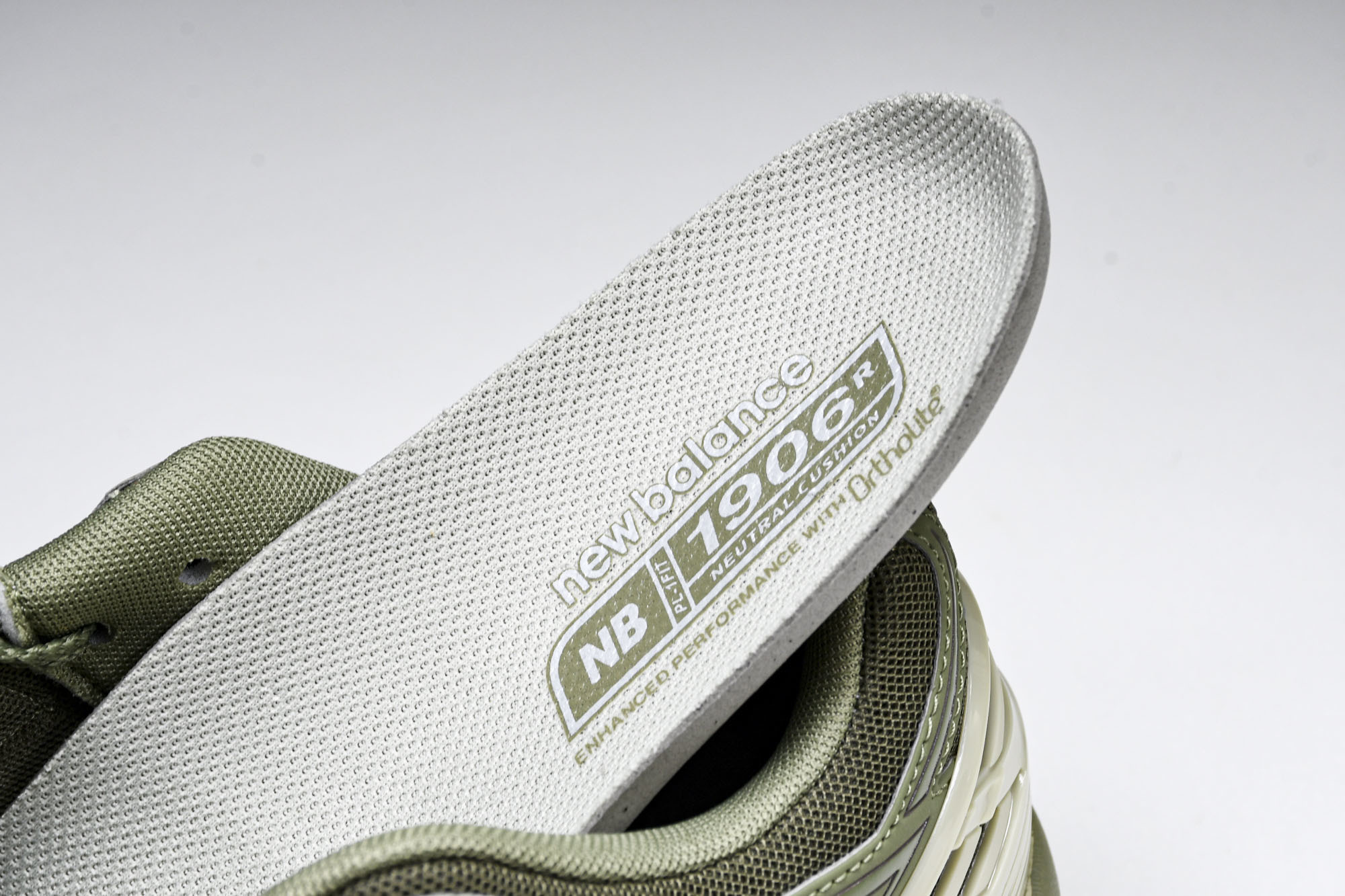 New Balance 1906系列复古老爹风休闲运动慢跑鞋 M1906RWF #YZ010#鞋款灵感源