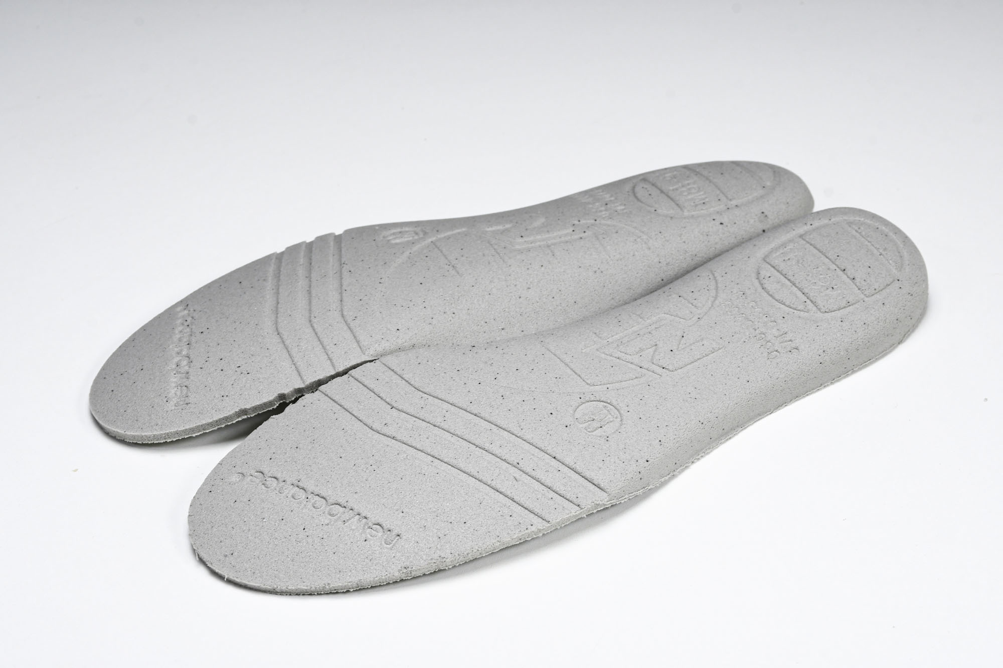 New Balance 1906系列复古老爹风休闲运动慢跑鞋 M1906RWF #YZ010#鞋款灵感源