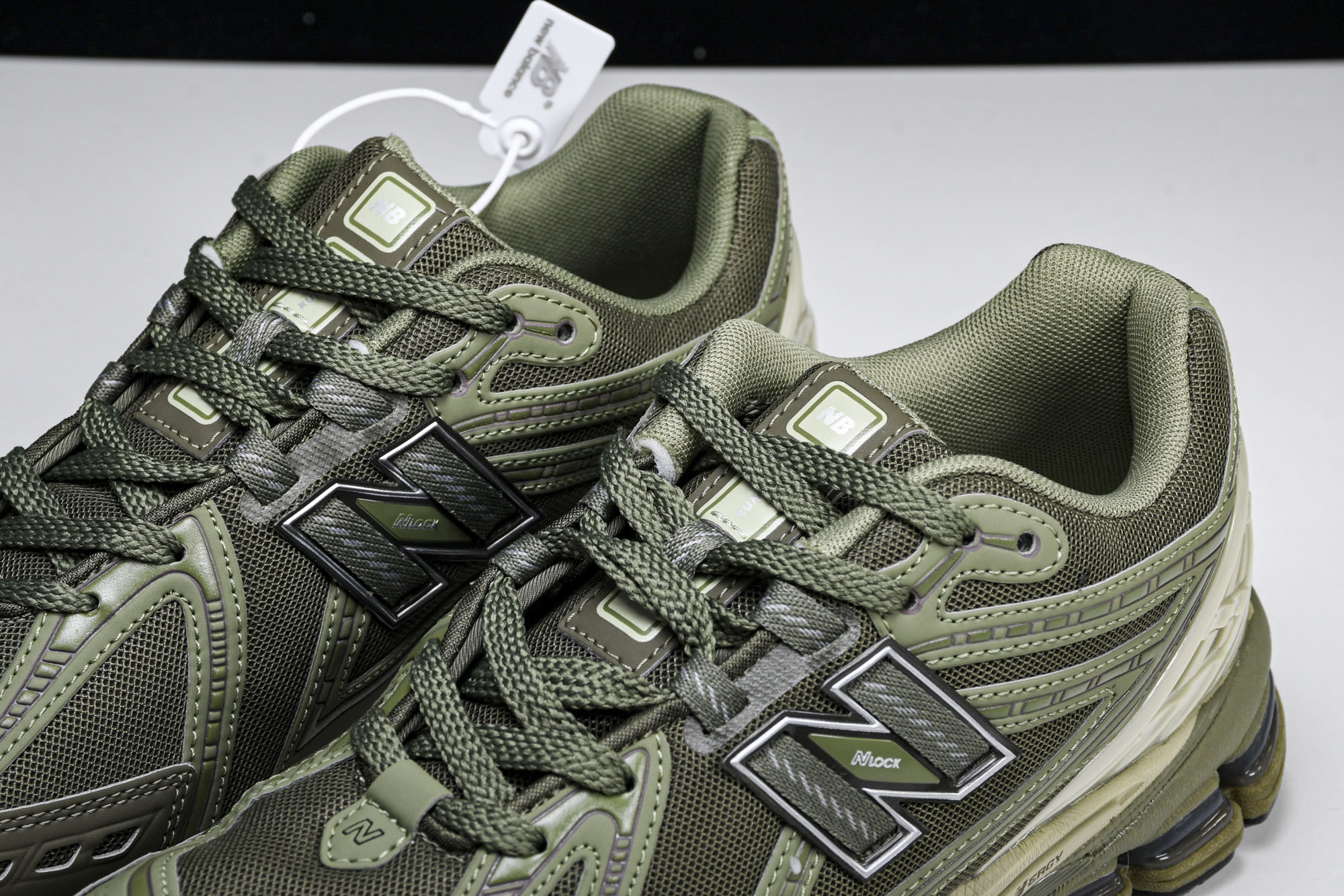 New Balance 1906系列复古老爹风休闲运动慢跑鞋 M1906RWF #YZ010#鞋款灵感源