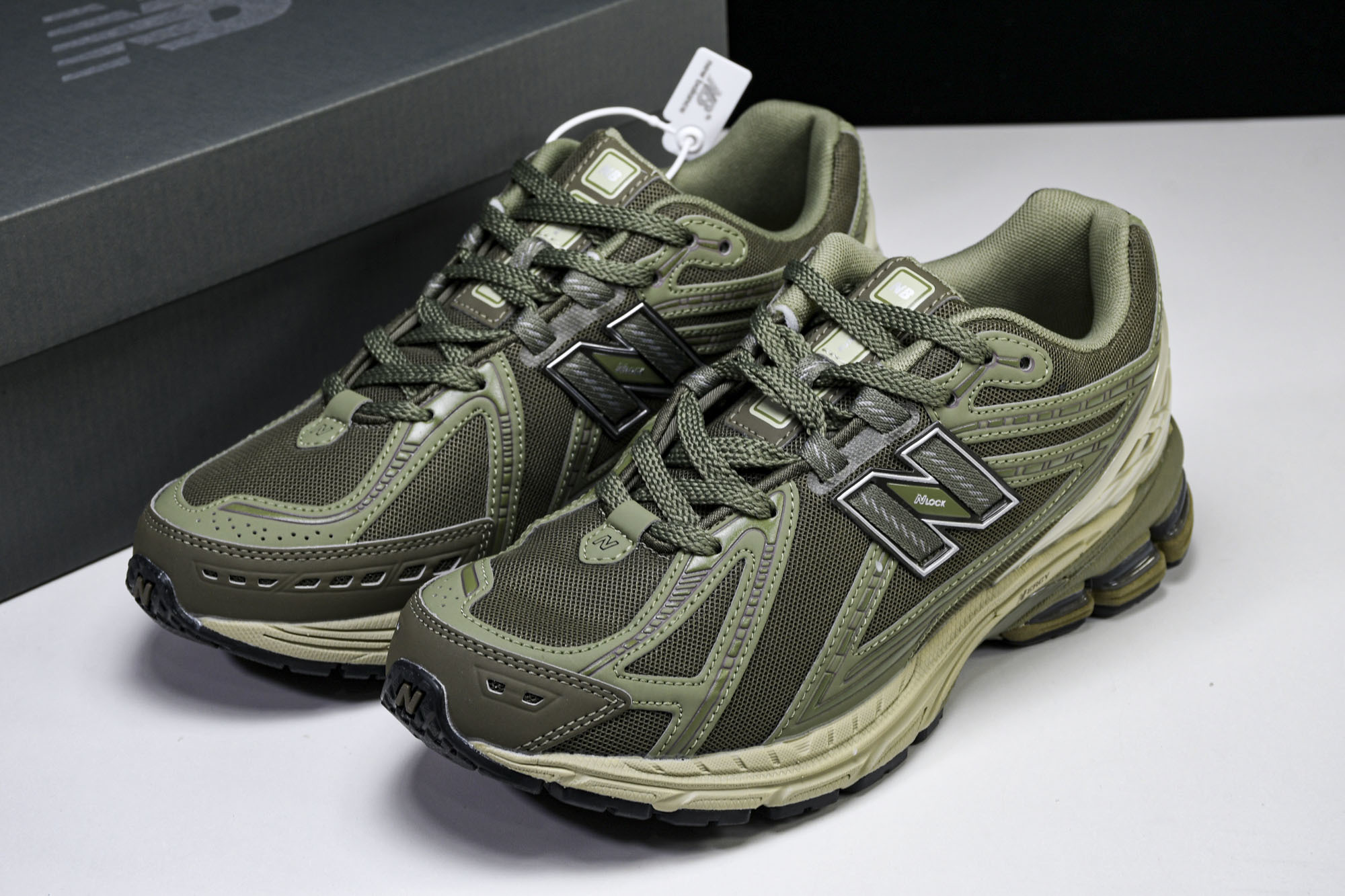 New Balance 1906系列复古老爹风休闲运动慢跑鞋 M1906RWF #YZ010#鞋款灵感源