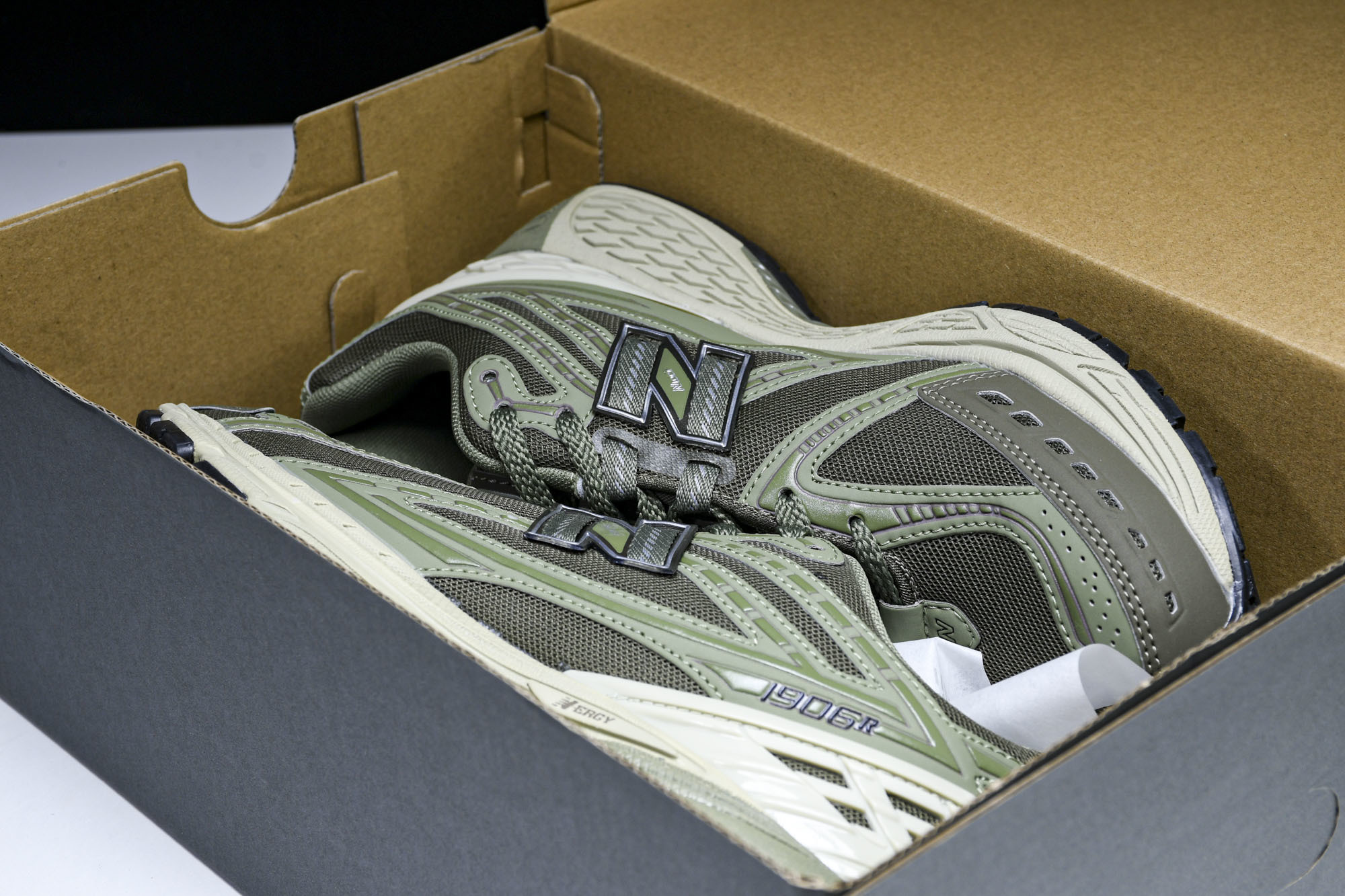 New Balance 1906系列复古老爹风休闲运动慢跑鞋 M1906RWF #YZ010#鞋款灵感源