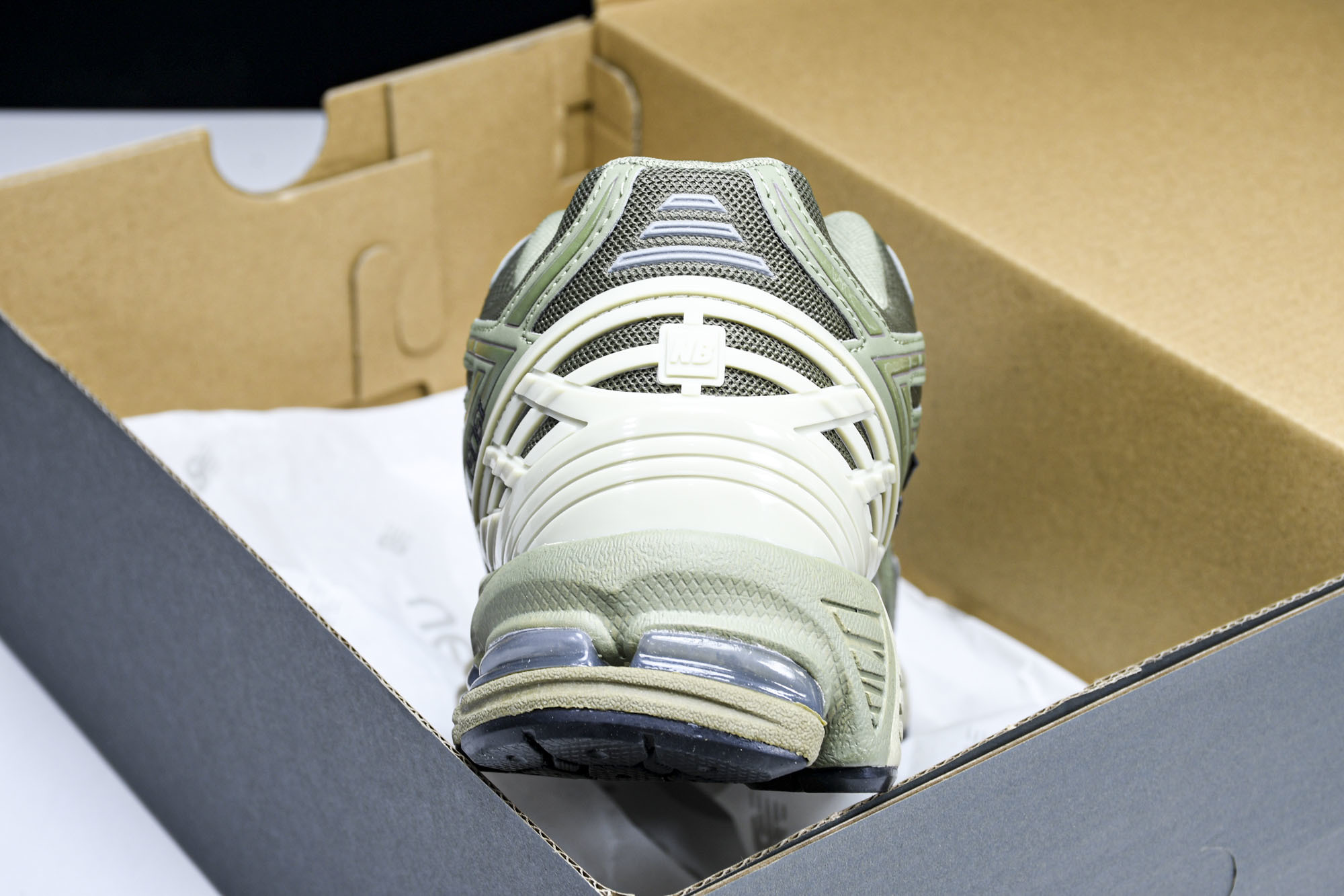 New Balance 1906系列复古老爹风休闲运动慢跑鞋 M1906RWF #YZ010#鞋款灵感源