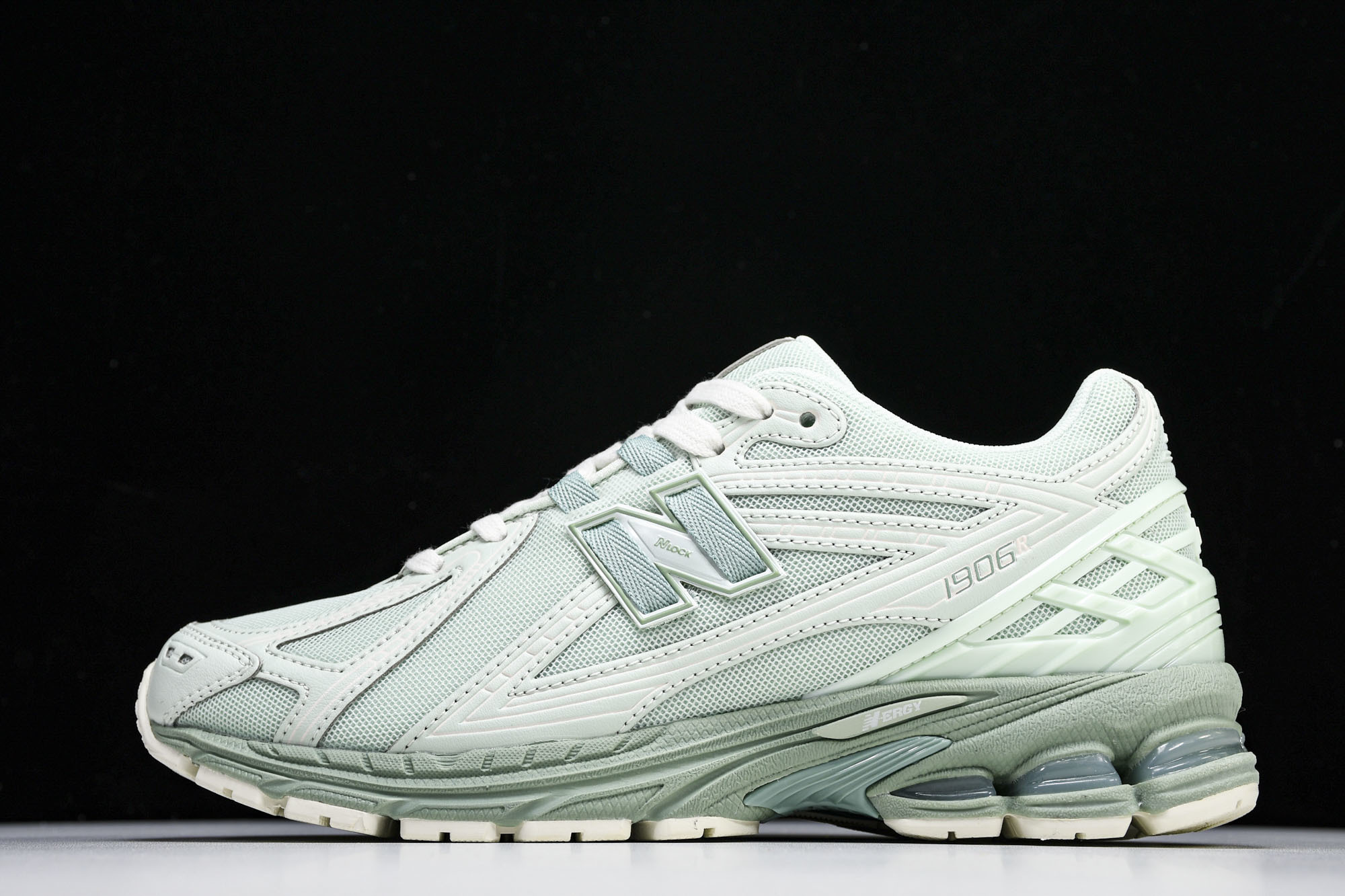 New Balance 1906系列复古老爹风休闲运动慢跑鞋 M1906RZC #YZ010#鞋款灵感源