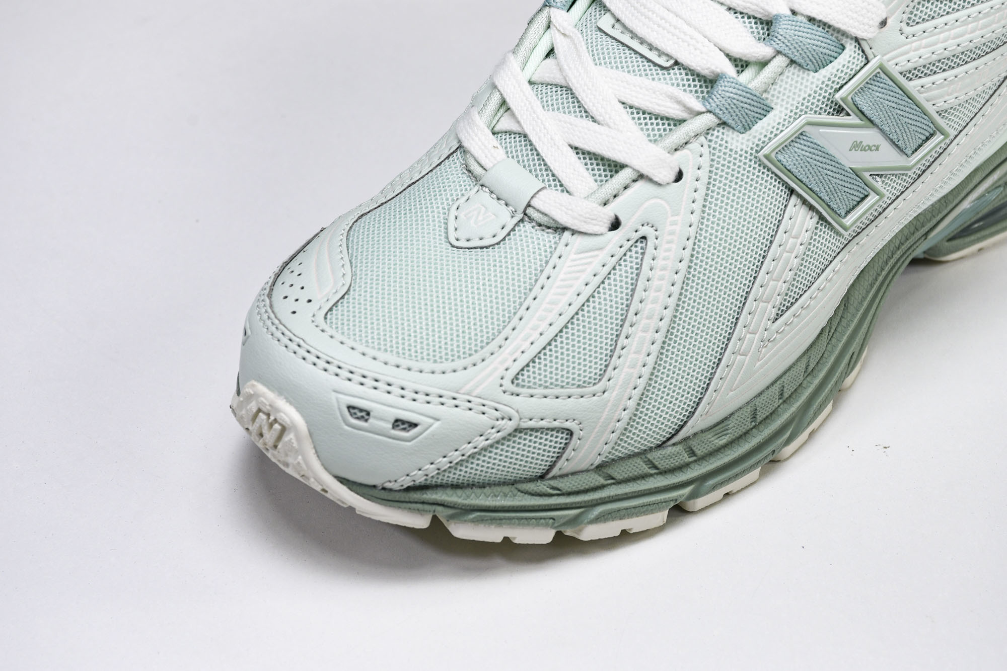 New Balance 1906系列复古老爹风休闲运动慢跑鞋 M1906RZC #YZ010#鞋款灵感源