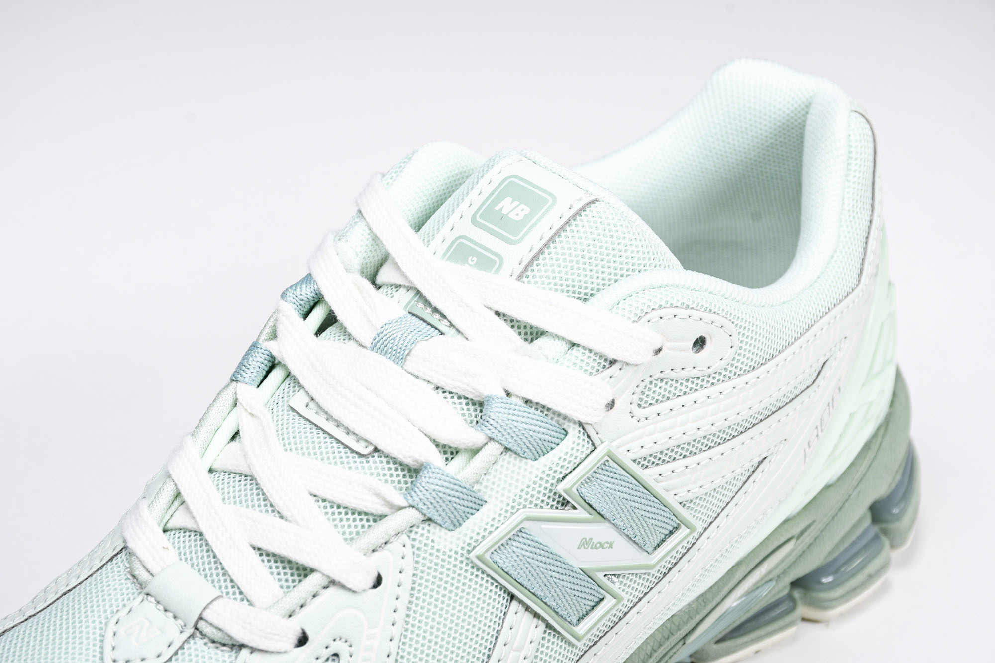 New Balance 1906系列复古老爹风休闲运动慢跑鞋 M1906RZC #YZ010#鞋款灵感源