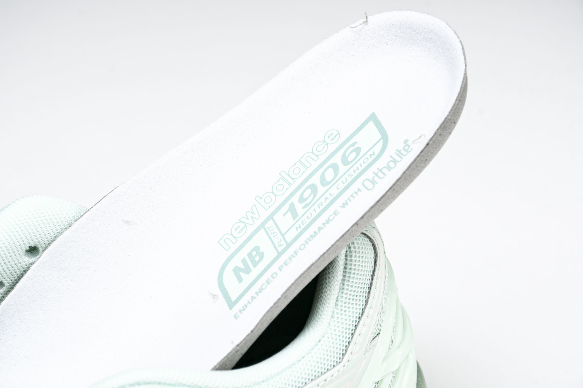 New Balance 1906系列复古老爹风休闲运动慢跑鞋 M1906RZC #YZ010#鞋款灵感源