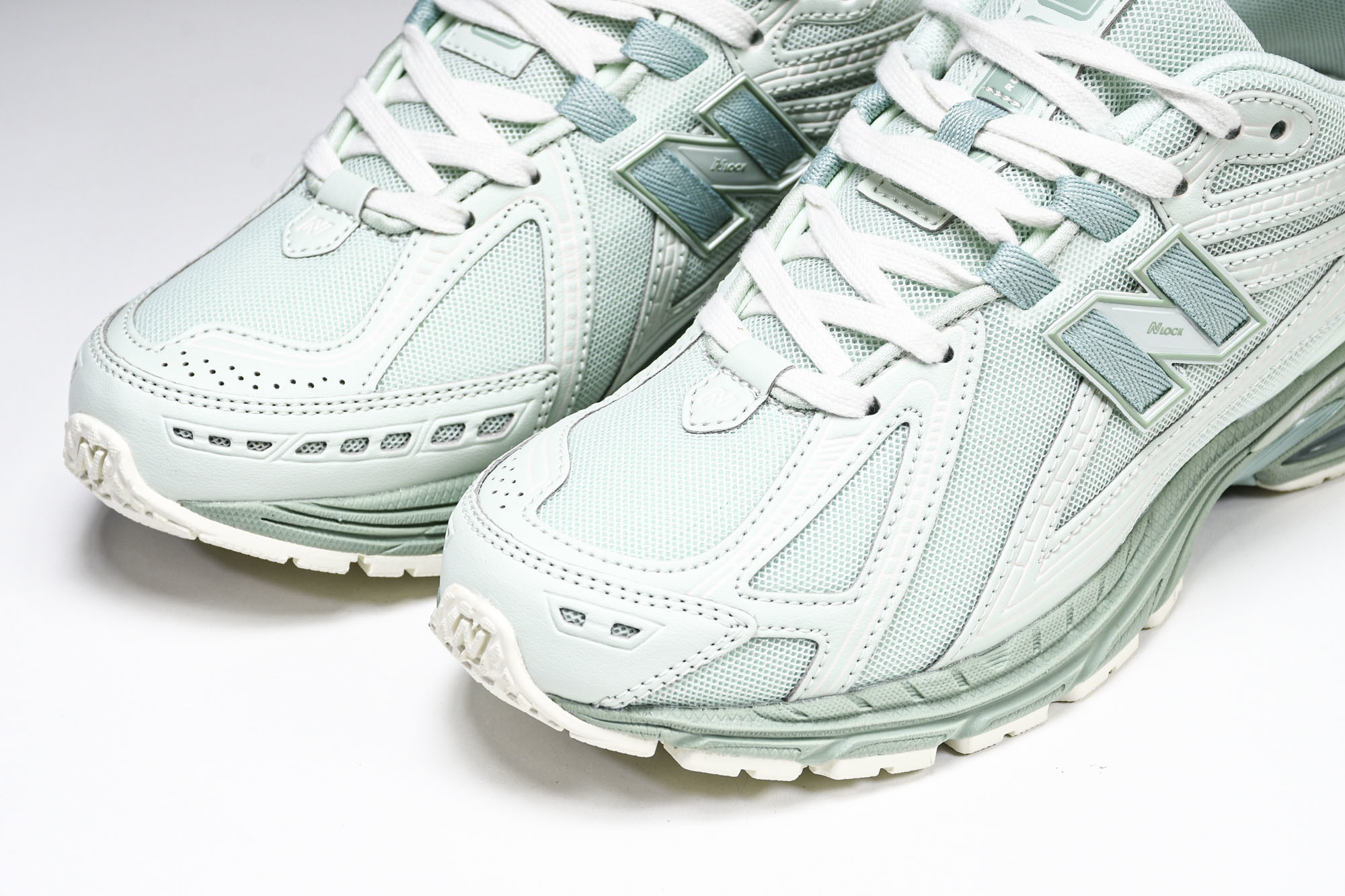 New Balance 1906系列复古老爹风休闲运动慢跑鞋 M1906RZC #YZ010#鞋款灵感源