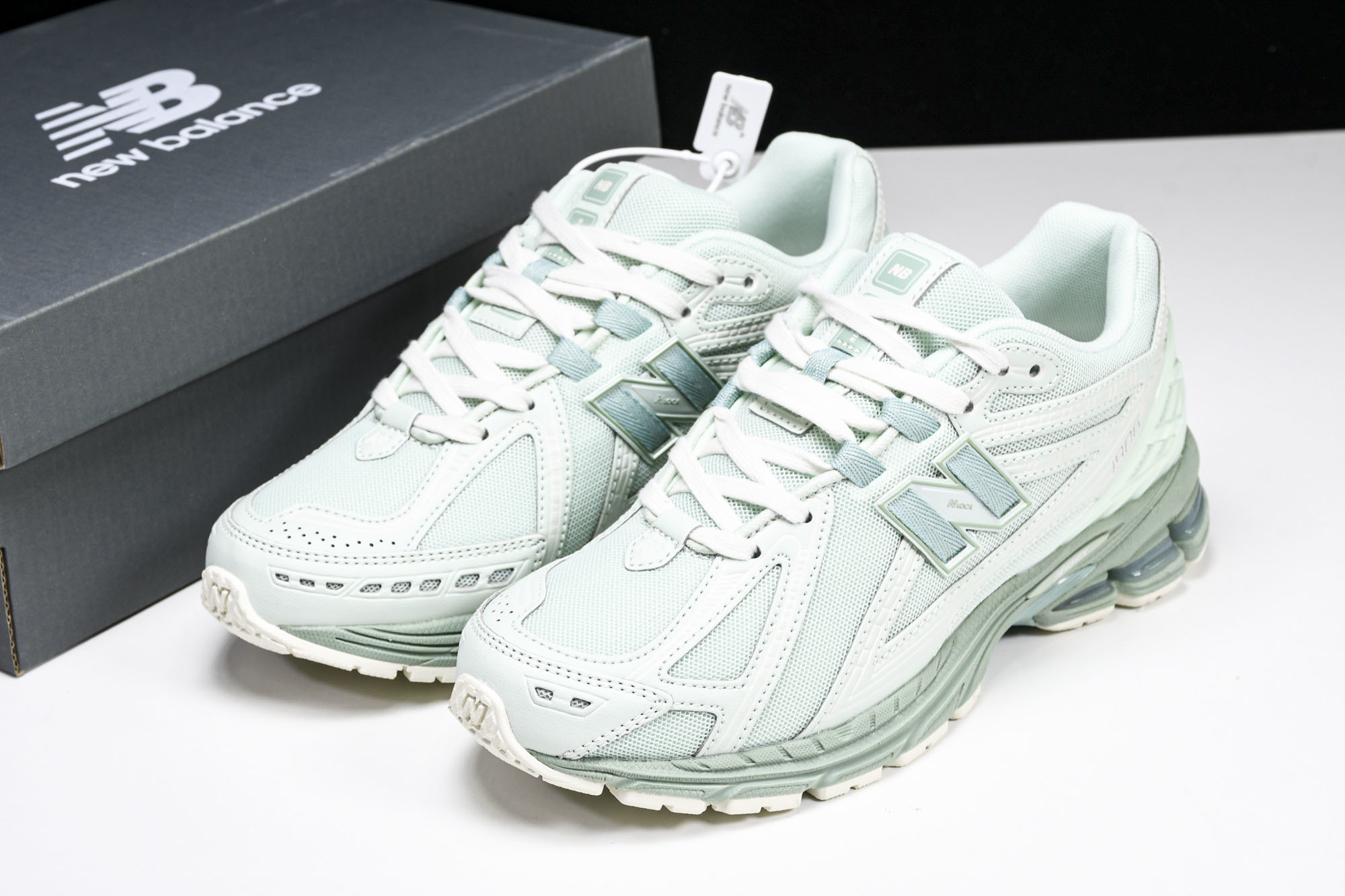 New Balance 1906系列复古老爹风休闲运动慢跑鞋 M1906RZC #YZ010#鞋款灵感源