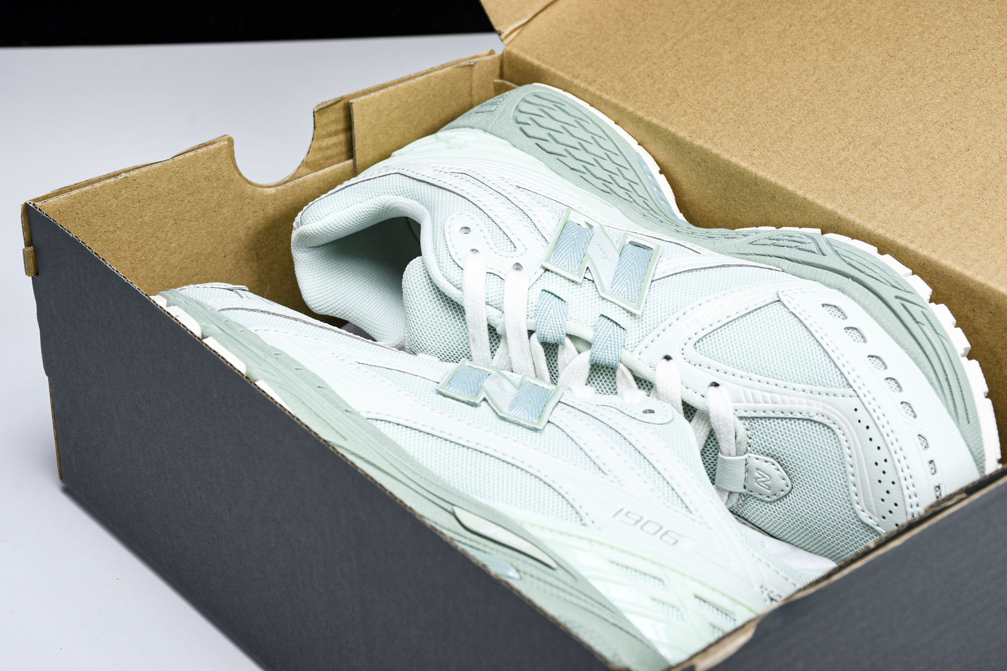New Balance 1906系列复古老爹风休闲运动慢跑鞋 M1906RZC #YZ010#鞋款灵感源