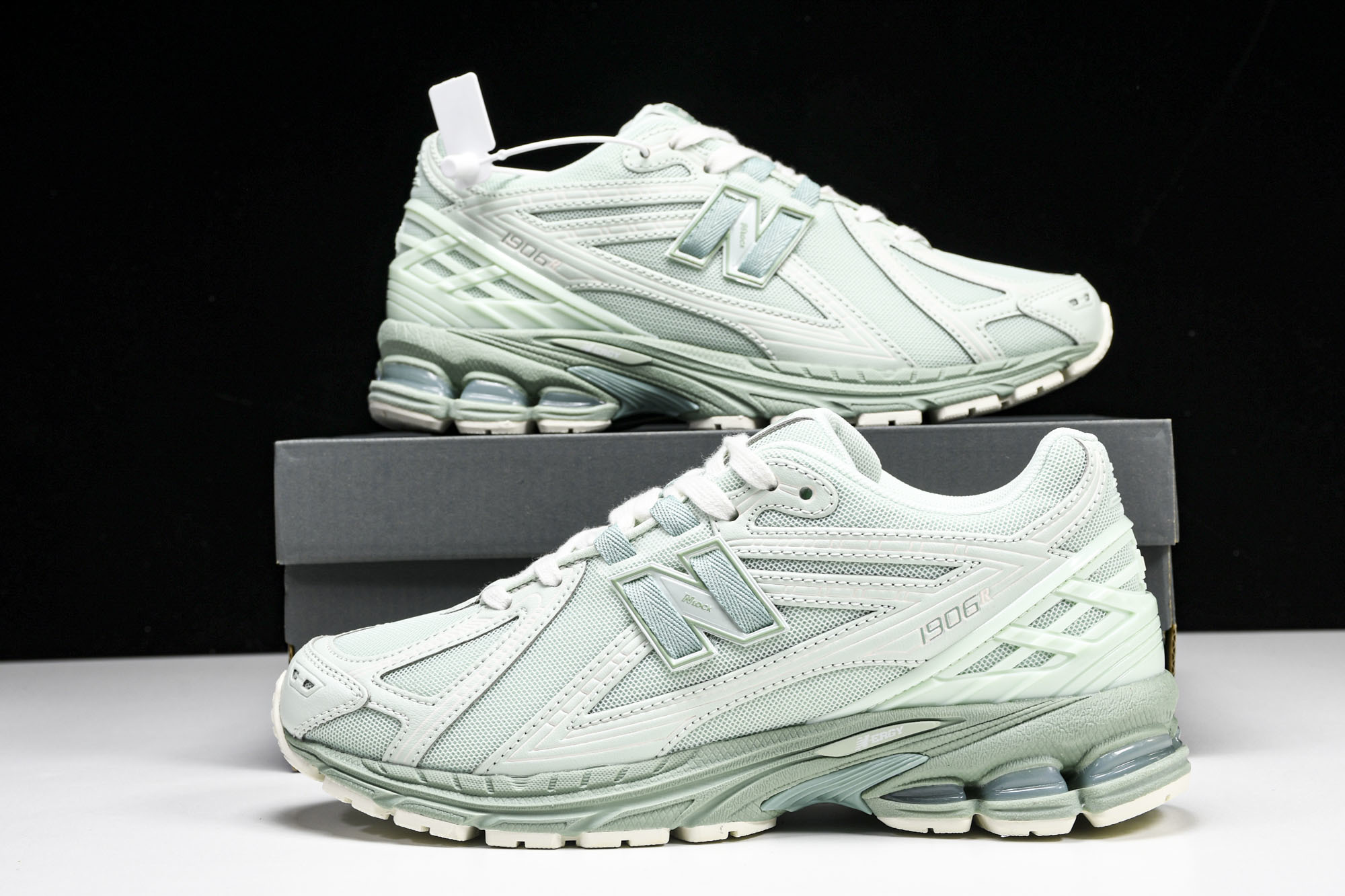 New Balance 1906系列复古老爹风休闲运动慢跑鞋 M1906RZC #YZ010#鞋款灵感源