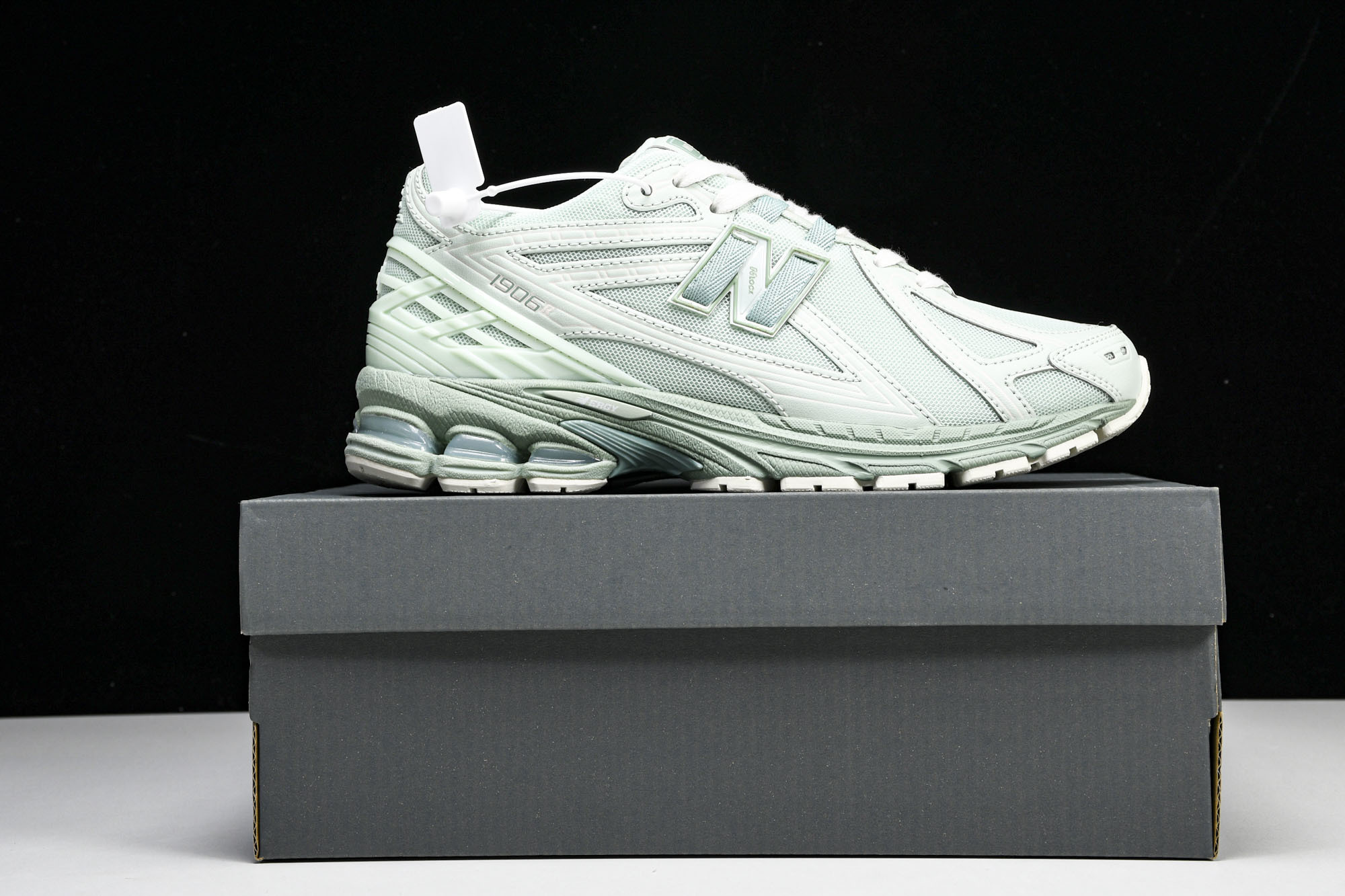 New Balance 1906系列复古老爹风休闲运动慢跑鞋 M1906RZC #YZ010#鞋款灵感源