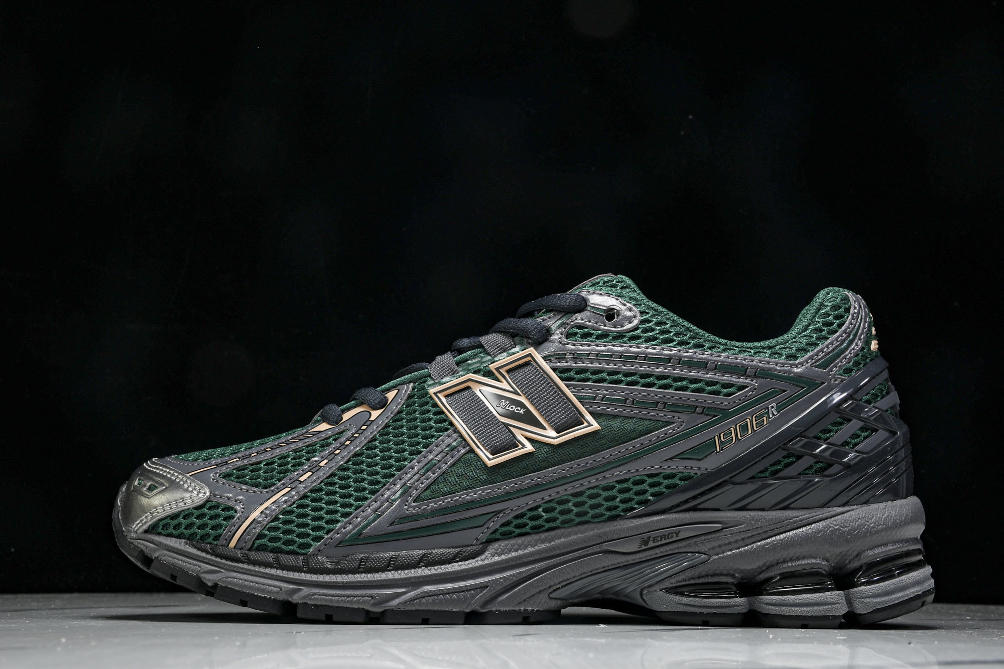 New Balance 1906系列复古老爹风休闲运动慢跑鞋 M1906RZM #YZ010#鞋款灵感源